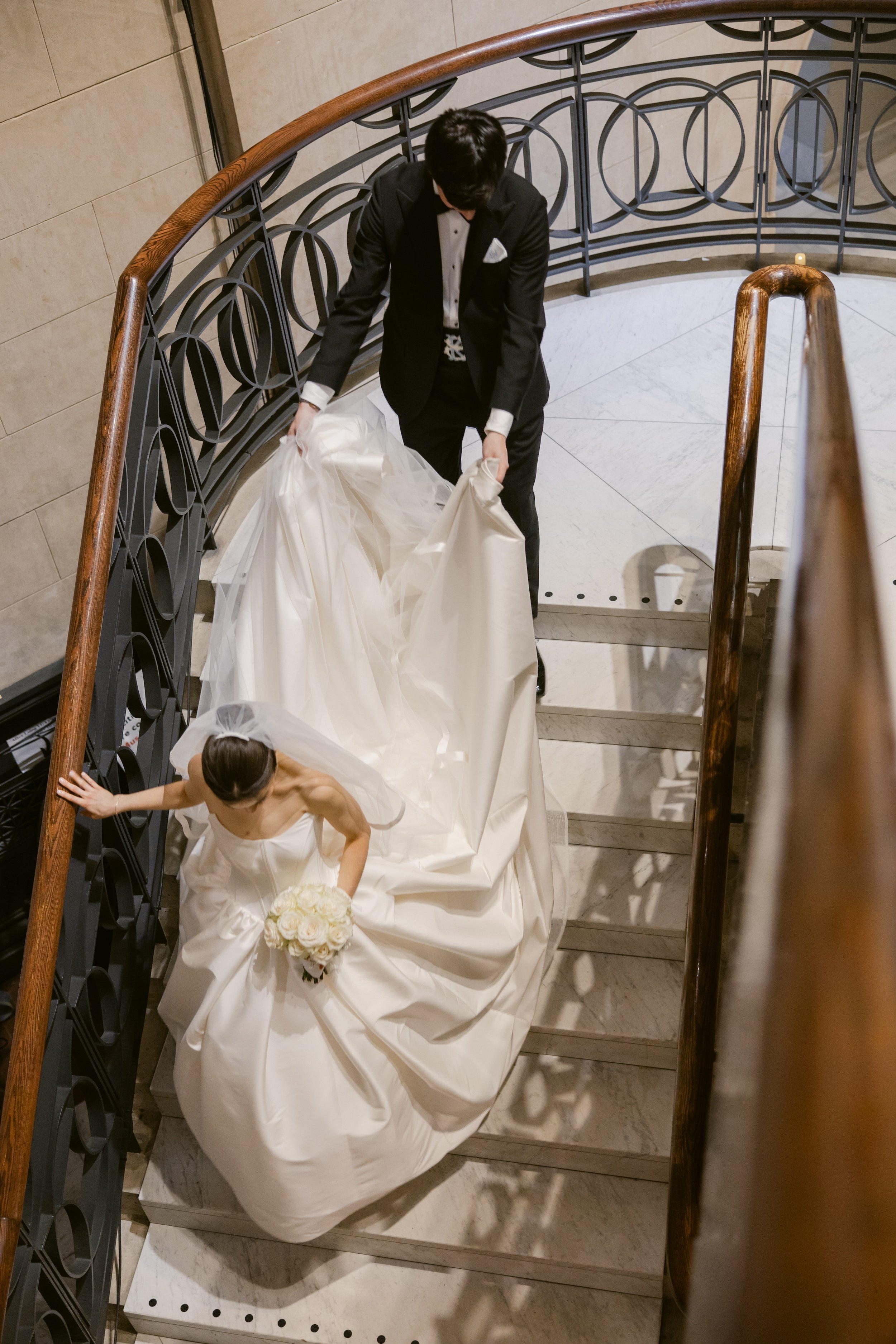    Cincinnati Art Museum Wedding    Cincinnati wedding florist    luxury wedding flowers    Classic green and white bridal bouquet    classic wedding style    Cincinnati wedding photography    green and white wedding flowers    Cincinnati wedding flo