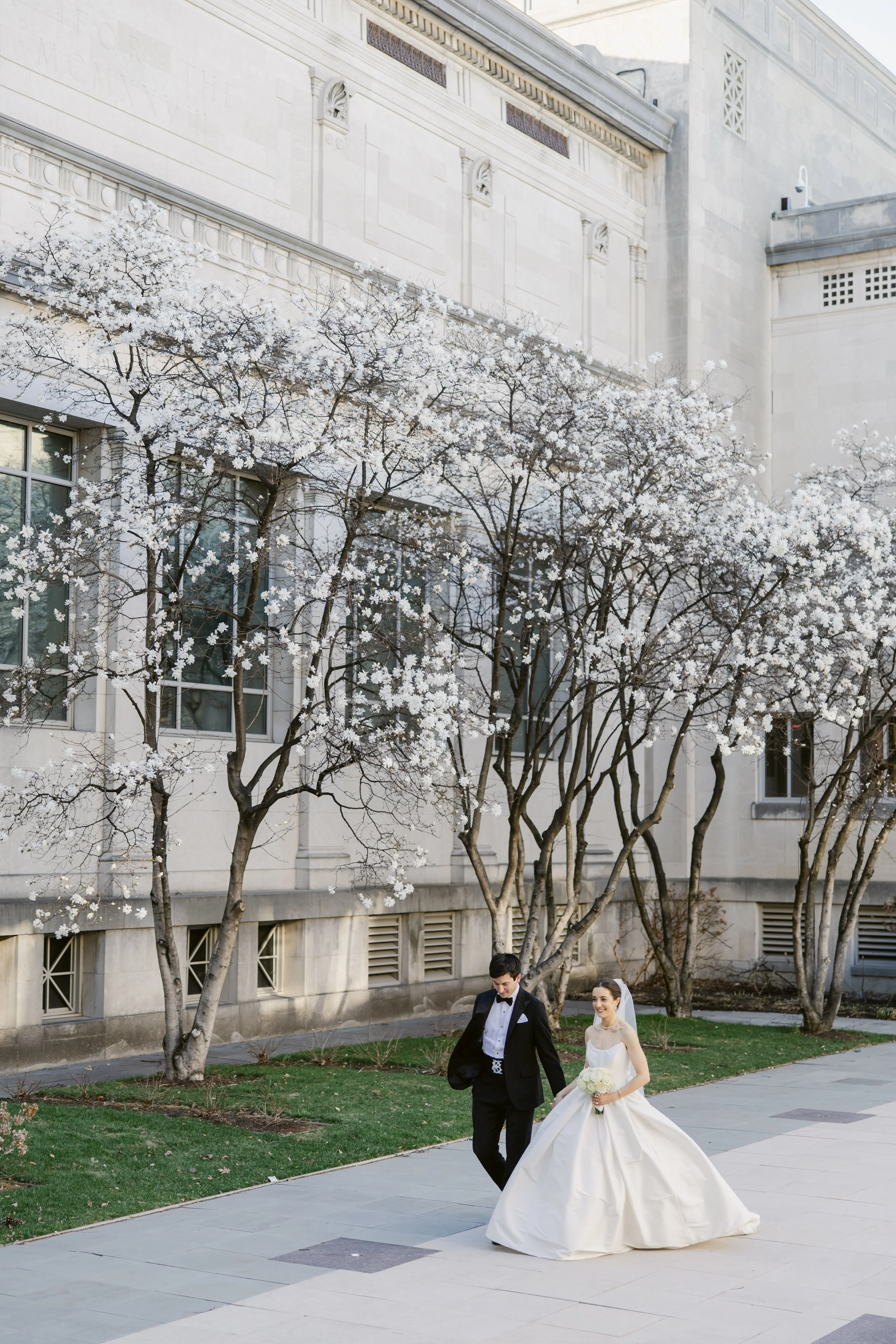    Cincinnati Art Museum Wedding    Cincinnati wedding florist    luxury wedding flowers    Classic green and white bridal bouquet    classic wedding style    Cincinnati wedding photography    green and white wedding flowers    Cincinnati wedding flo