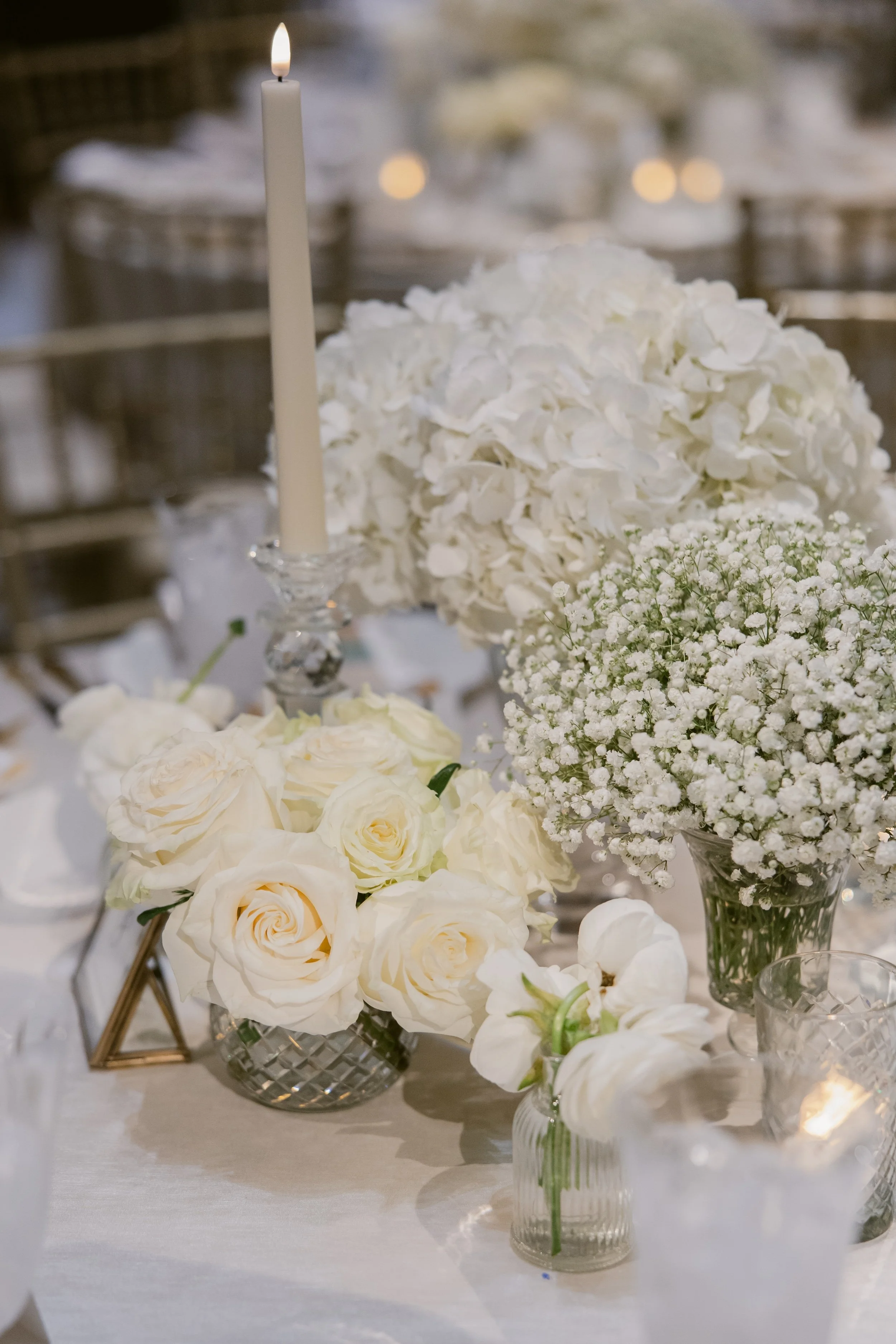    Cincinnati Art Museum Wedding    Cincinnati wedding florist    luxury wedding flowers    Classic green and white bridal bouquet    classic wedding style    Cincinnati wedding photography    green and white wedding flowers    Cincinnati wedding flo