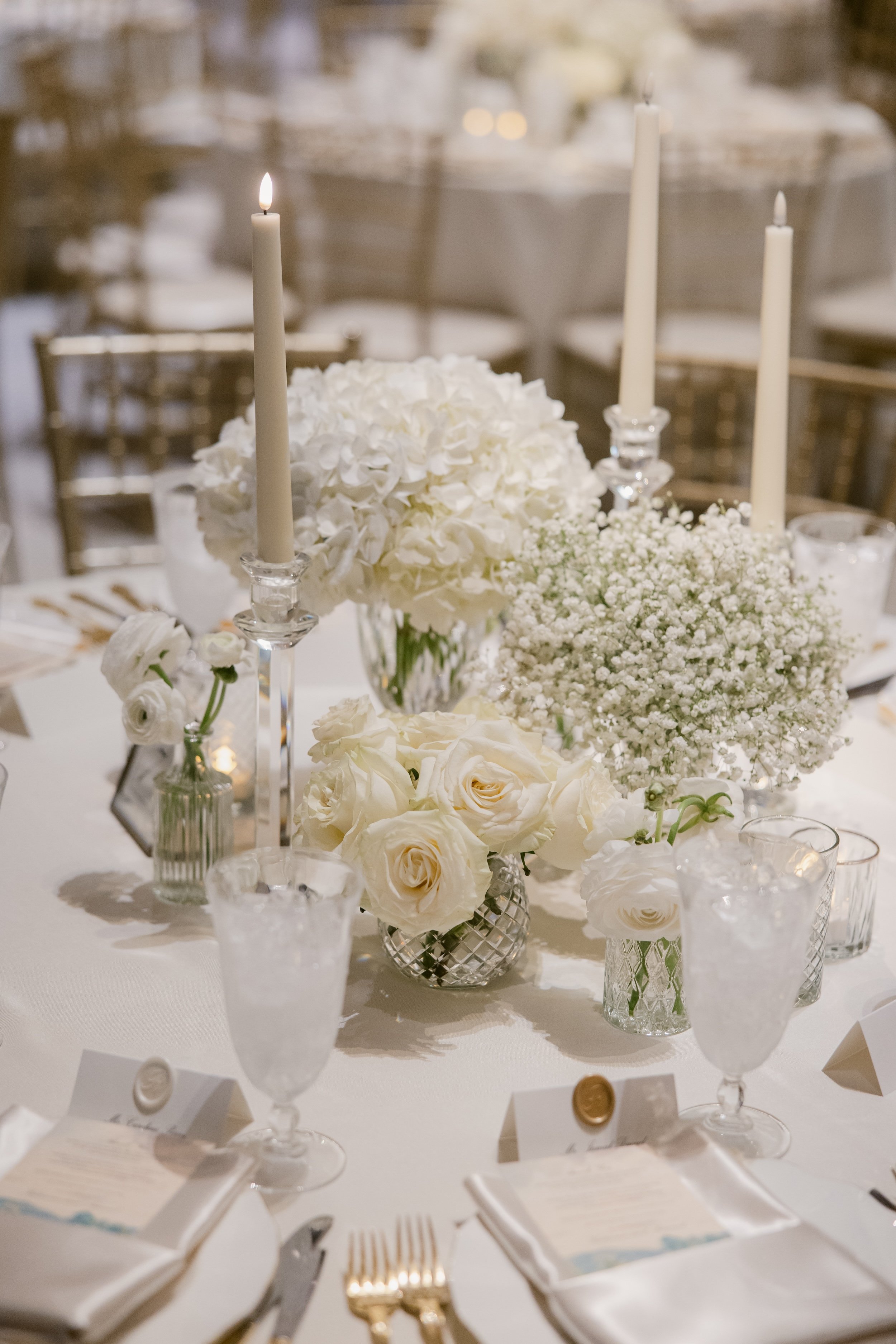    Cincinnati Art Museum Wedding    Cincinnati wedding florist    luxury wedding flowers    Classic green and white bridal bouquet    classic wedding style    Cincinnati wedding photography    green and white wedding flowers    Cincinnati wedding flo