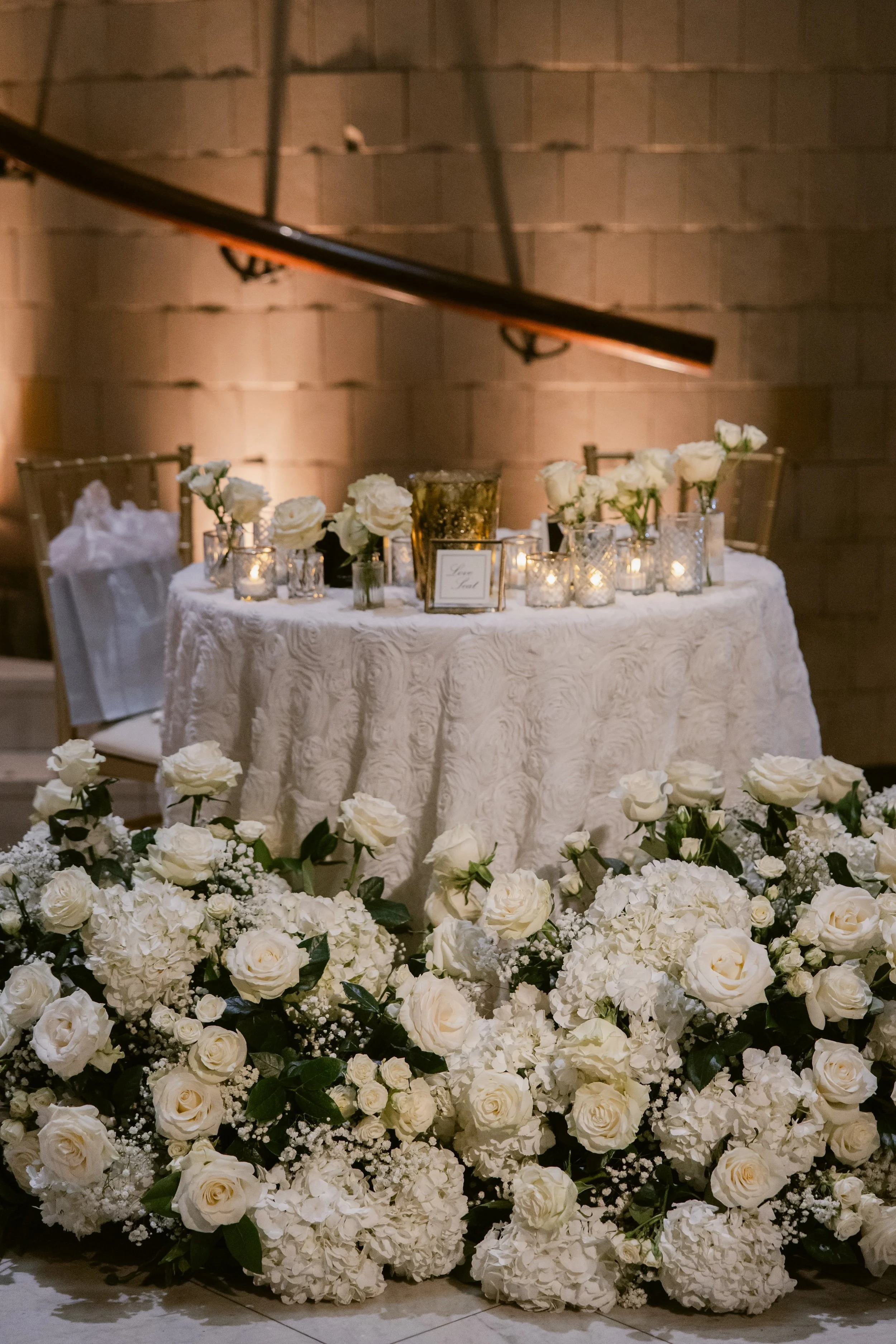    Cincinnati Art Museum Wedding    Cincinnati wedding florist    luxury wedding flowers    Classic green and white bridal bouquet    classic wedding style    Cincinnati wedding photography    green and white wedding flowers    Cincinnati wedding flo