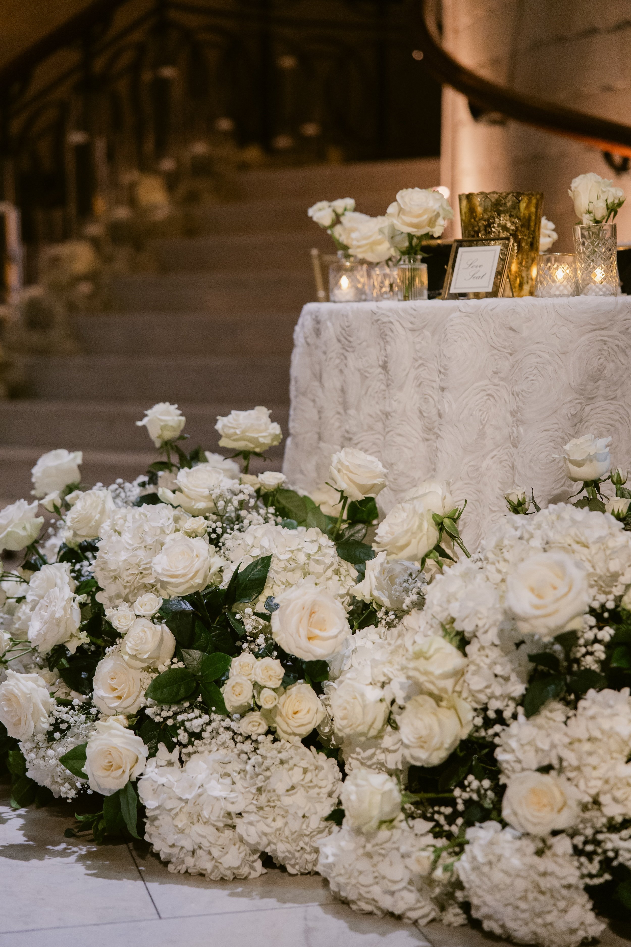    Cincinnati Art Museum Wedding    Cincinnati wedding florist    luxury wedding flowers    Classic green and white bridal bouquet    classic wedding style    Cincinnati wedding photography    green and white wedding flowers    Cincinnati wedding flo