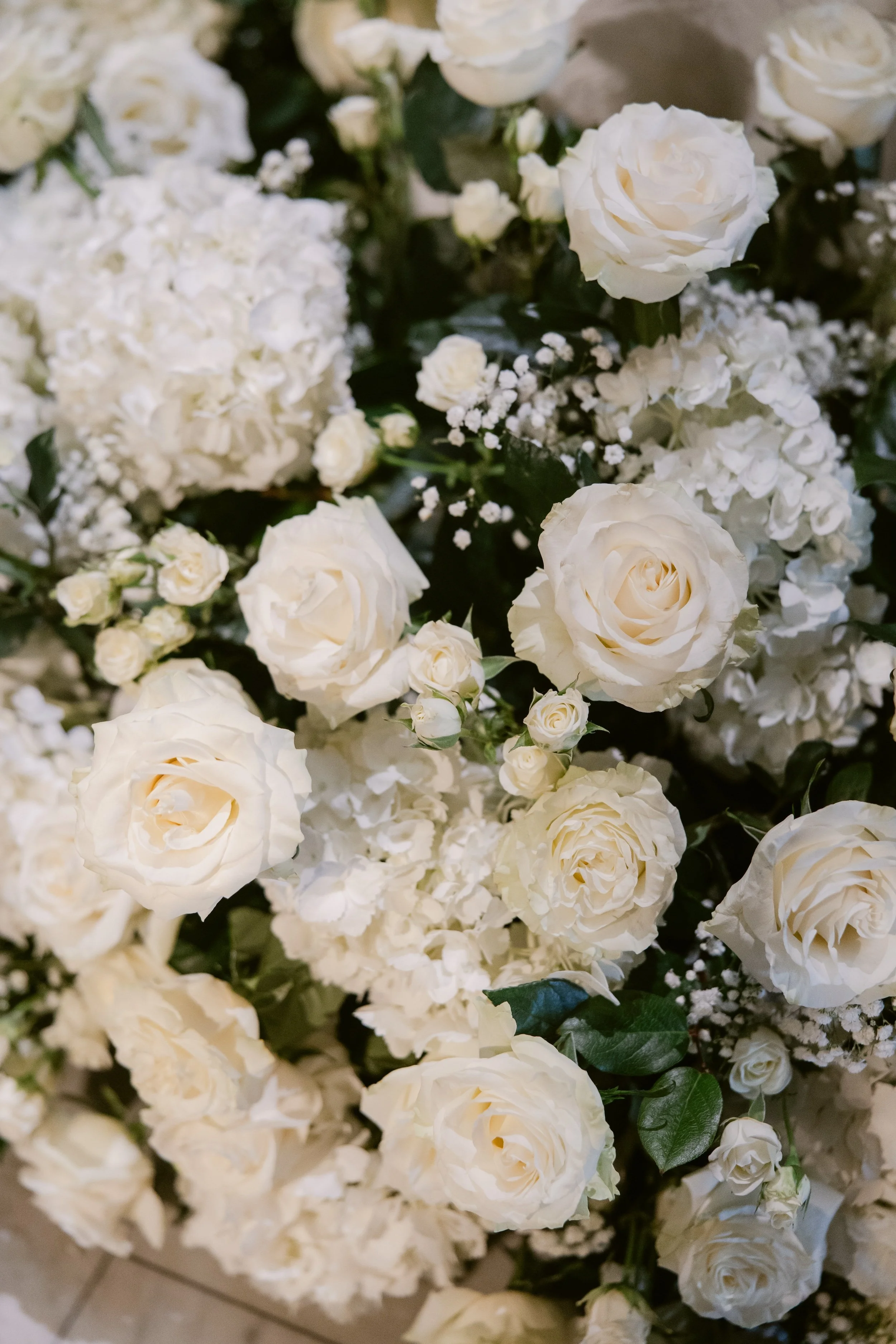    Cincinnati Art Museum Wedding    Cincinnati wedding florist    luxury wedding flowers    Classic green and white bridal bouquet    classic wedding style    Cincinnati wedding photography    green and white wedding flowers    Cincinnati wedding flo