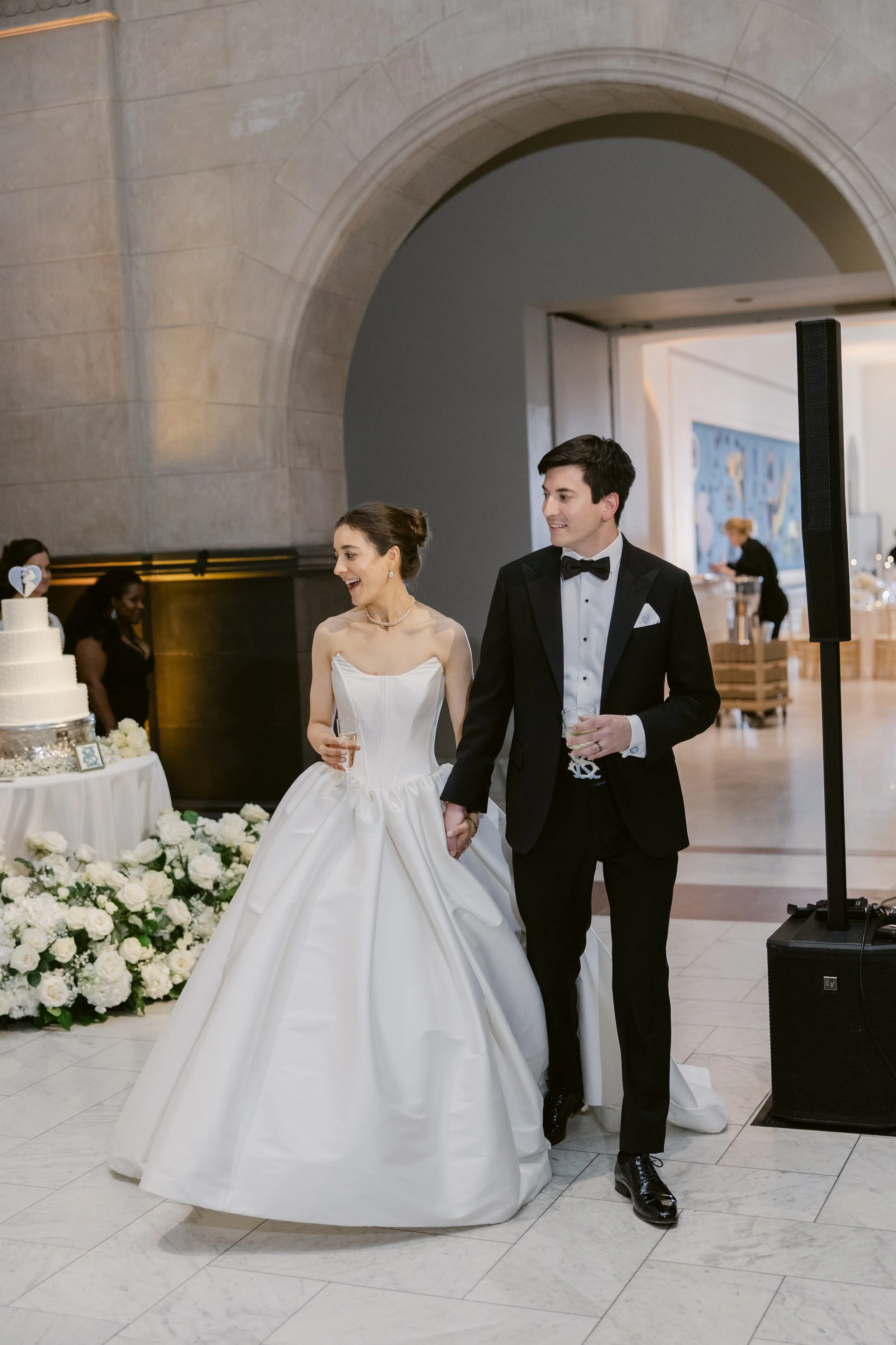    Cincinnati Art Museum Wedding    Cincinnati wedding florist    luxury wedding flowers    Classic green and white bridal bouquet    classic wedding style    Cincinnati wedding photography    green and white wedding flowers    Cincinnati wedding flo