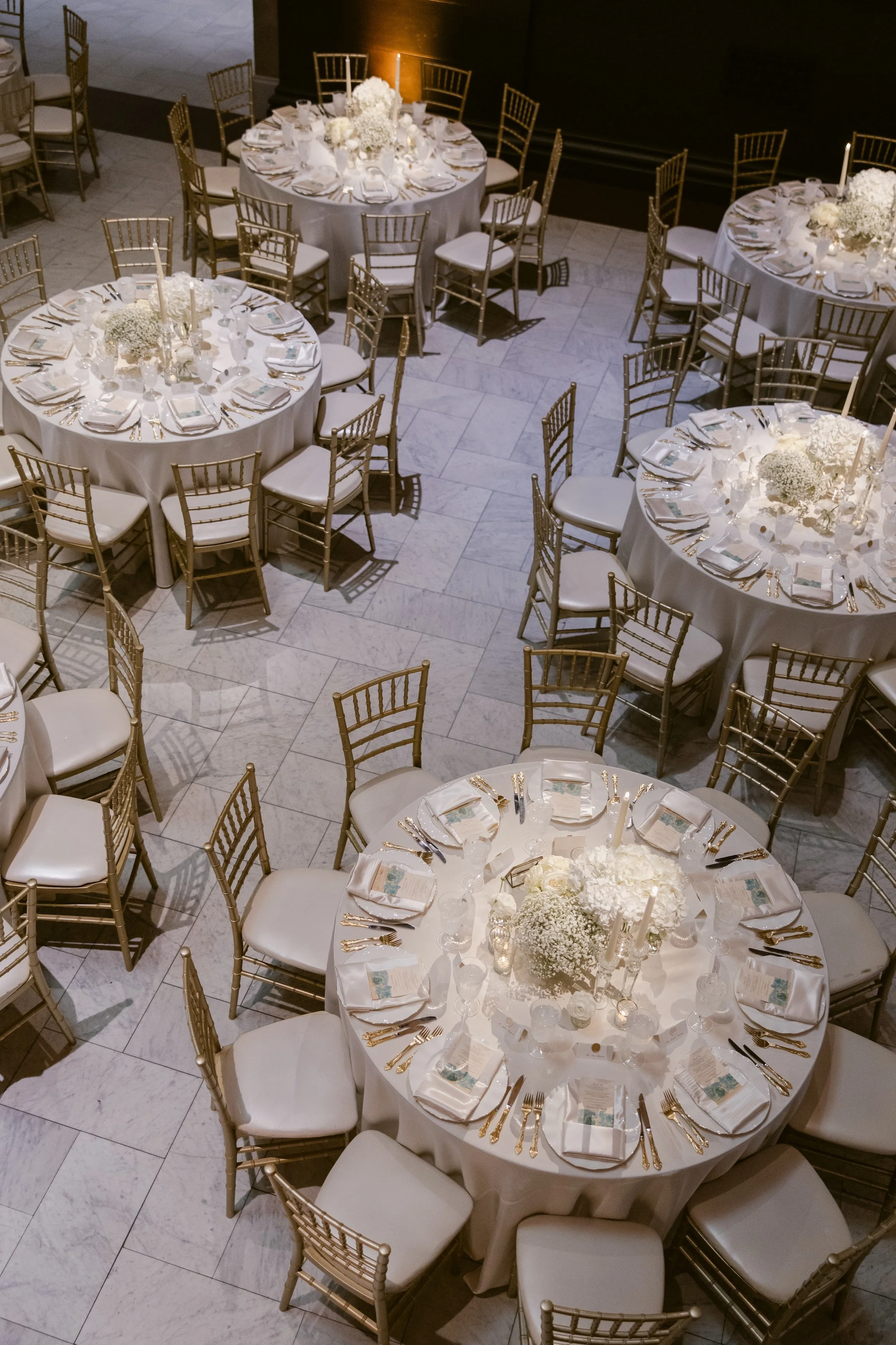    Cincinnati Art Museum Wedding    Cincinnati wedding florist    luxury wedding flowers    Classic green and white bridal bouquet    classic wedding style    Cincinnati wedding photography    green and white wedding flowers    Cincinnati wedding flo