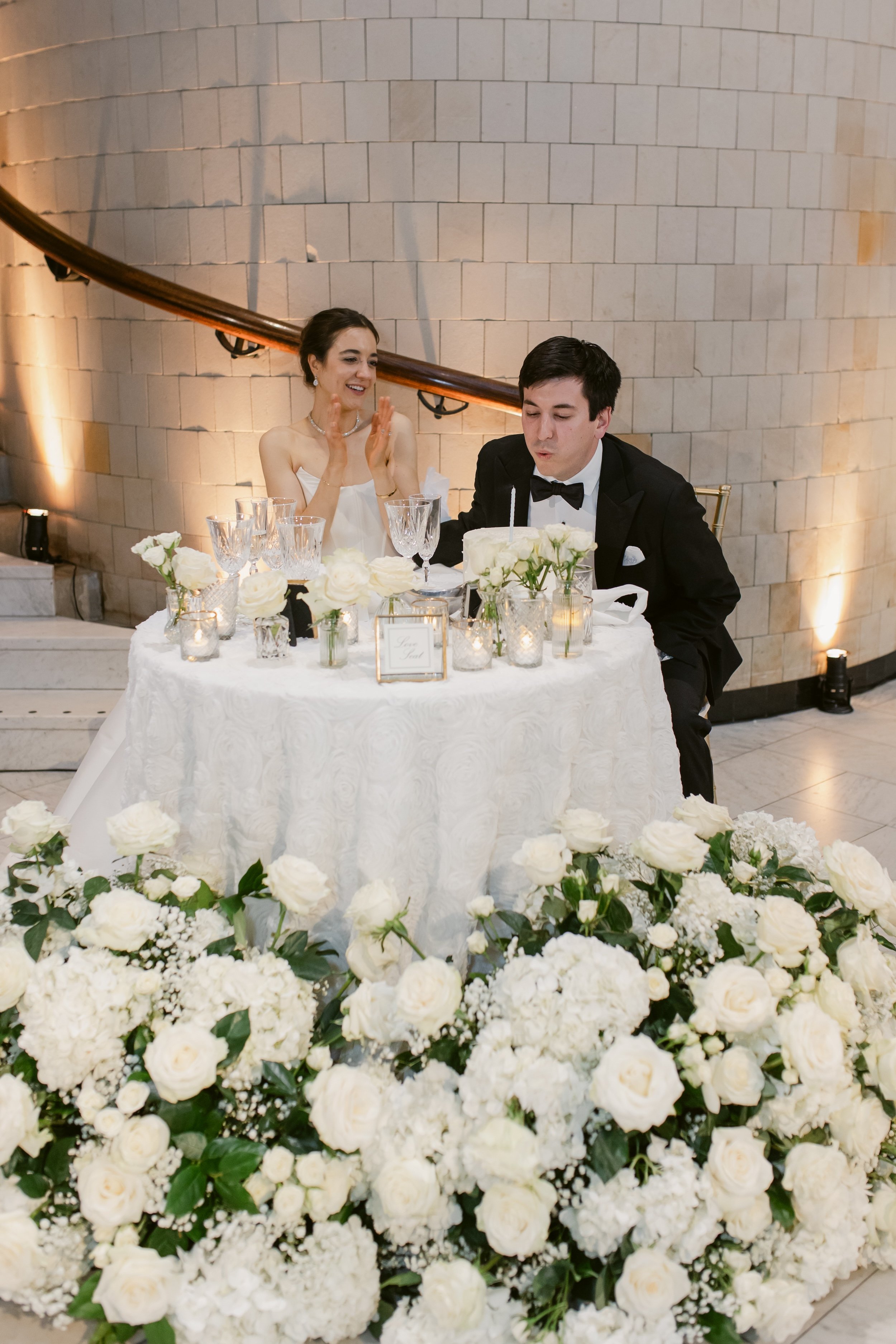    Cincinnati Art Museum Wedding    Cincinnati wedding florist    luxury wedding flowers    Classic green and white bridal bouquet    classic wedding style    Cincinnati wedding photography    green and white wedding flowers    Cincinnati wedding flo