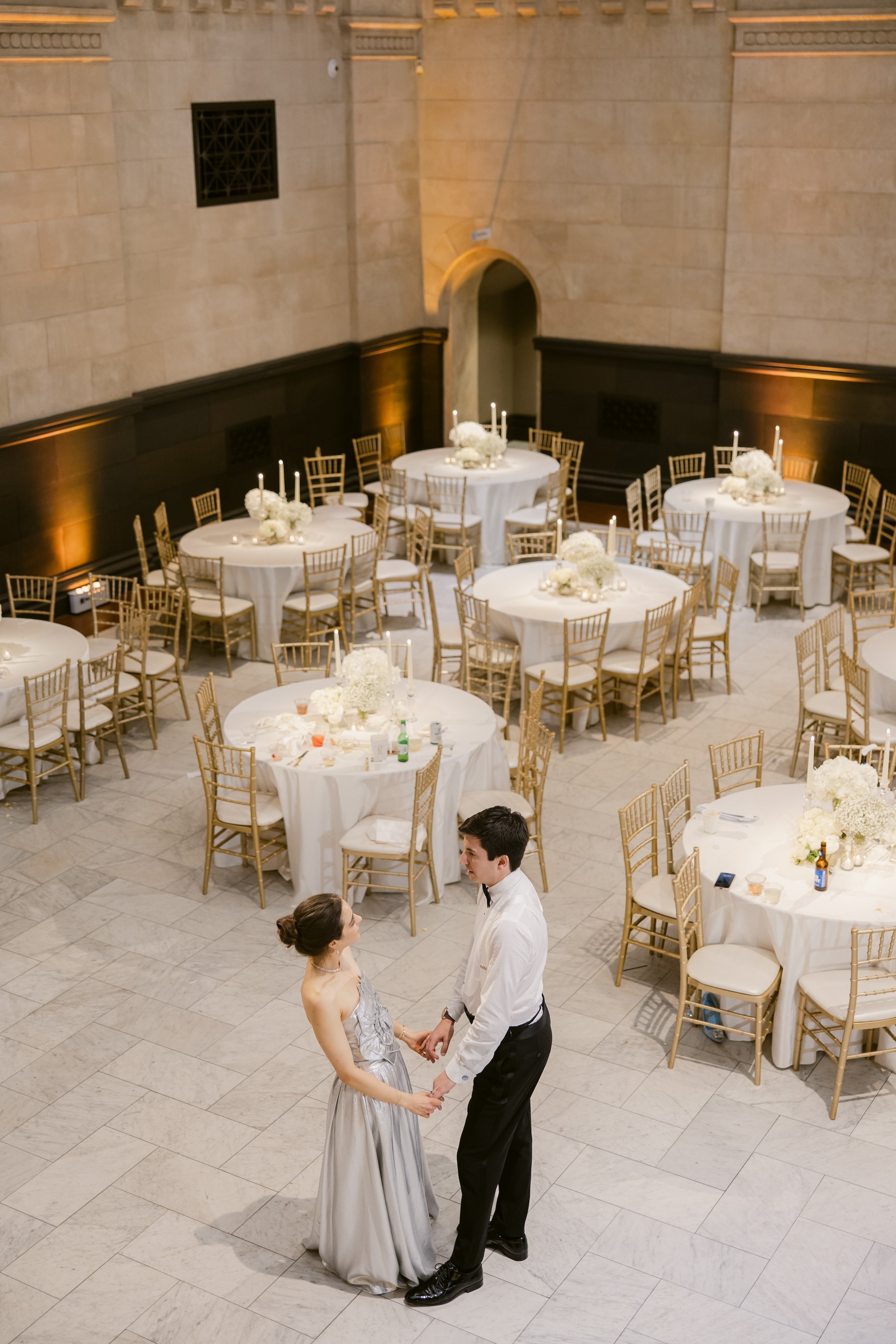    Cincinnati Art Museum Wedding    Cincinnati wedding florist    luxury wedding flowers    Classic green and white bridal bouquet    classic wedding style    Cincinnati wedding photography    green and white wedding flowers    Cincinnati wedding flo
