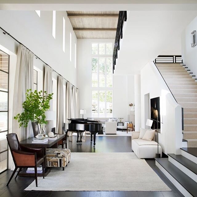 Visit @archdigest for a tour of this Nashville house where architecture steals the show! @billingramarchitect @suzannekasler 
Click on link in bio.