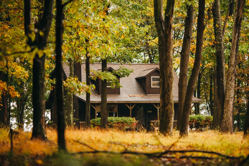 Julie-Aaron-Ely-Brothers-Columbus-Ohio-Mohicans-Grand-Barn-State-Park_0170.jpg