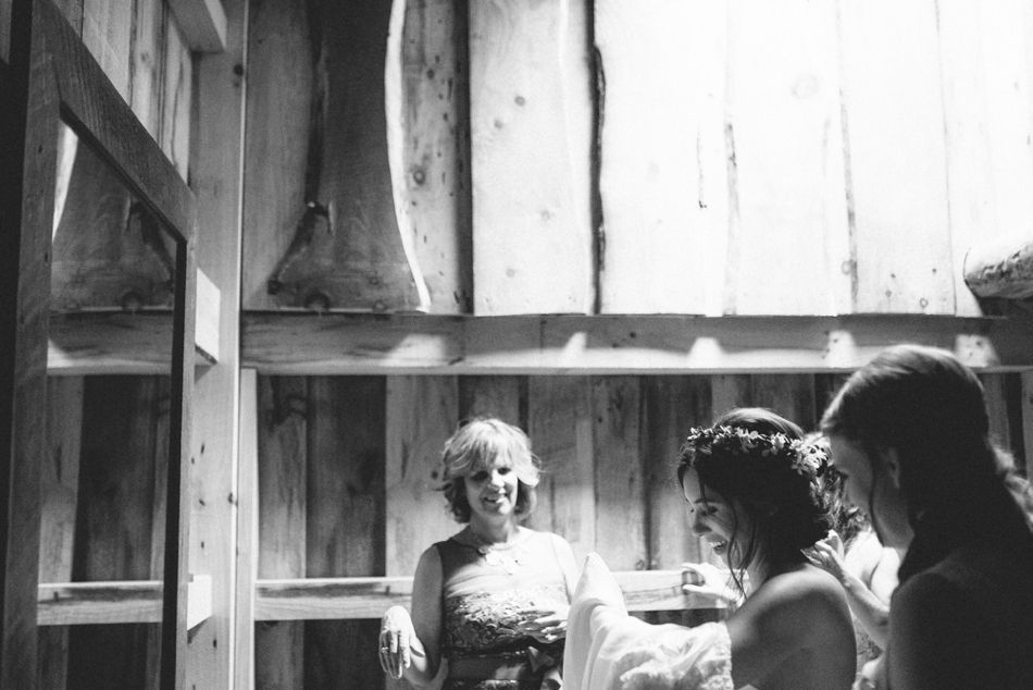 Julie-Aaron-Ely-Brothers-Columbus-Ohio-Mohicans-Grand-Barn-State-Park_0209.jpg