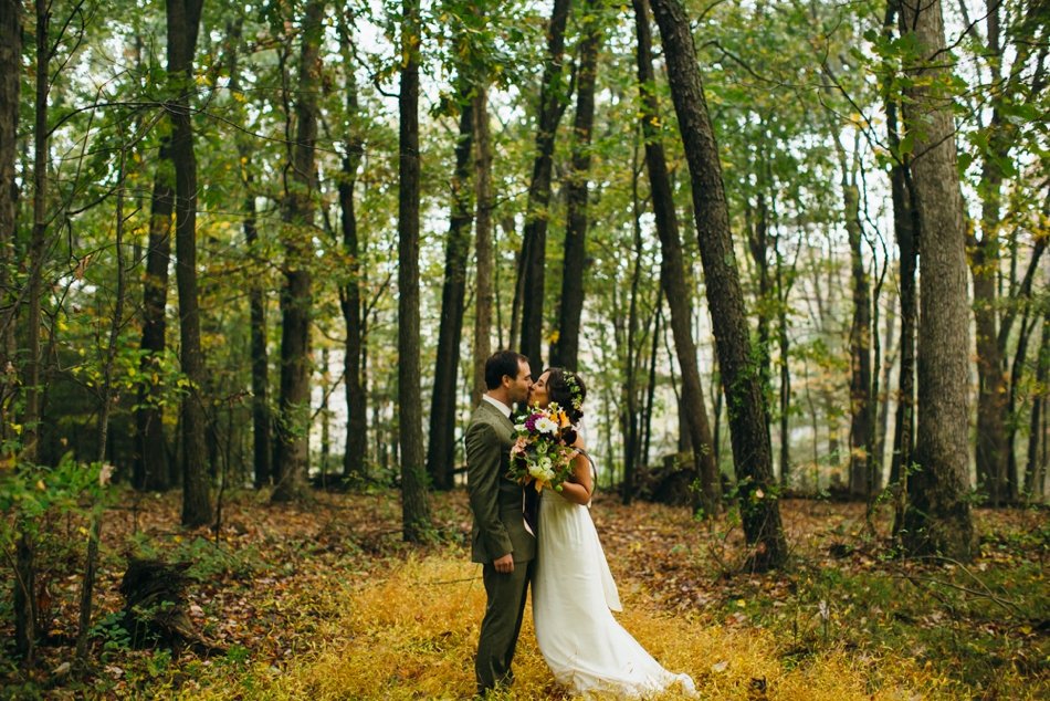 Julie-Aaron-Ely-Brothers-Columbus-Ohio-Mohicans-Grand-Barn-State-Park_0216.jpg