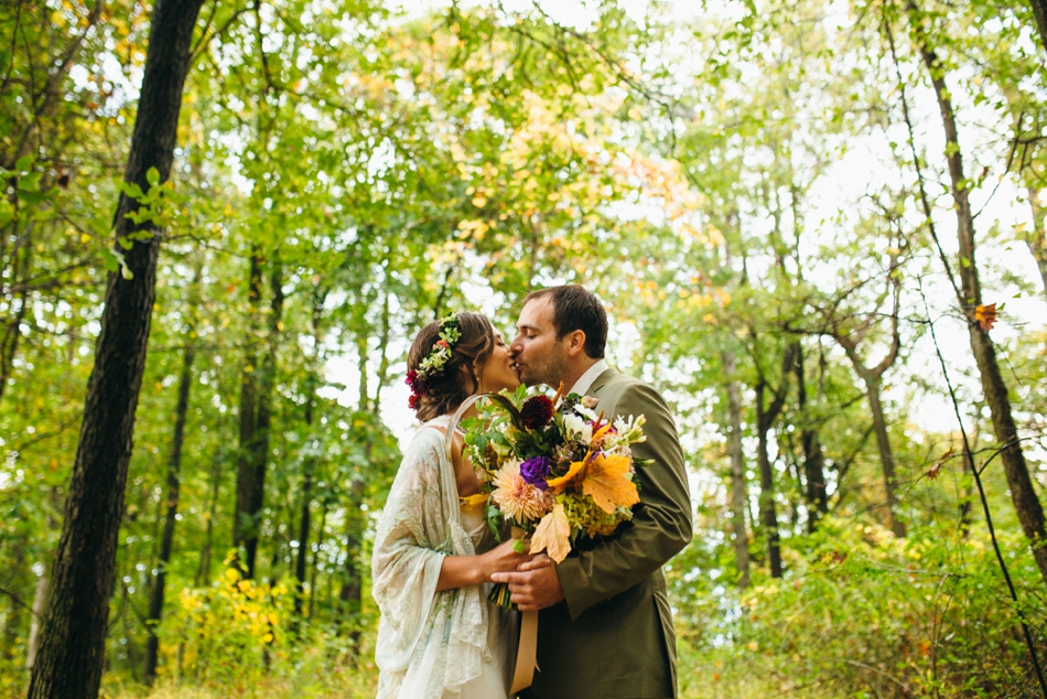 Julie-Aaron-Ely-Brothers-Columbus-Ohio-Mohicans-Grand-Barn-State-Park_0224.jpg