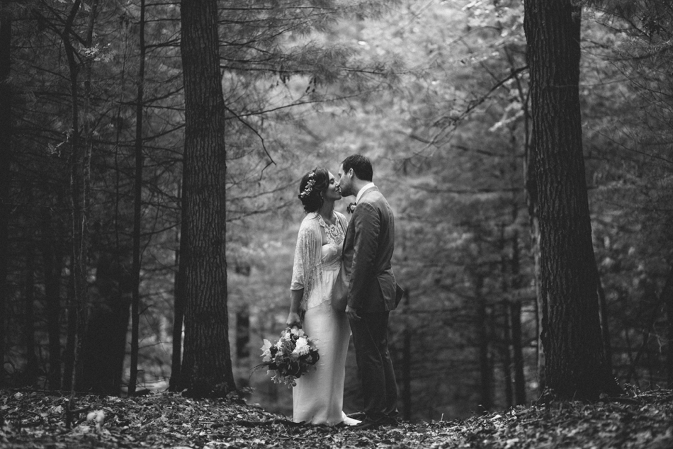 Julie-Aaron-Ely-Brothers-Columbus-Ohio-Mohicans-Grand-Barn-State-Park_0228.jpg