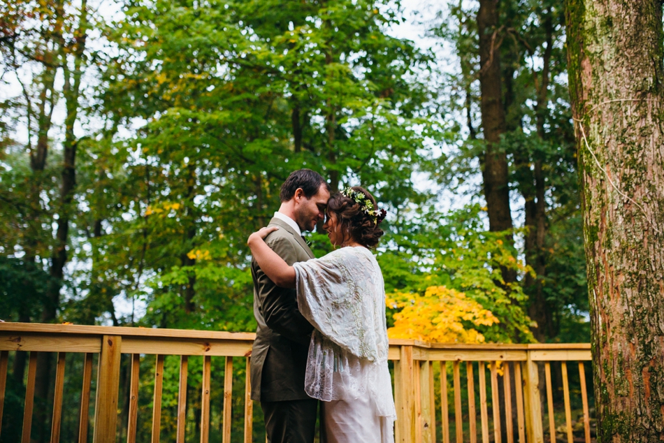 Julie-Aaron-Ely-Brothers-Columbus-Ohio-Mohicans-Grand-Barn-State-Park_0267.jpg