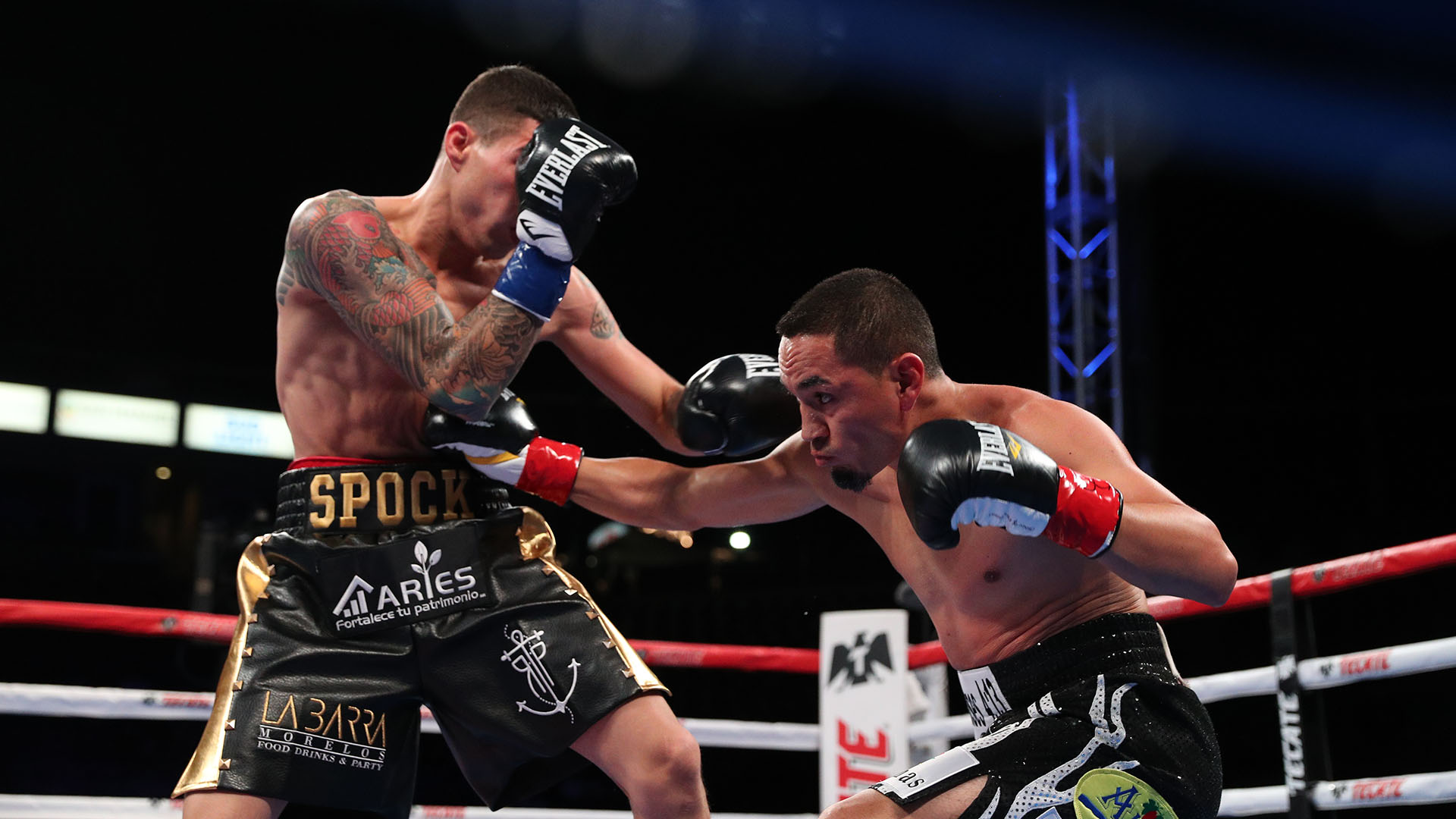 estrada-vs-mendez-03.jpg