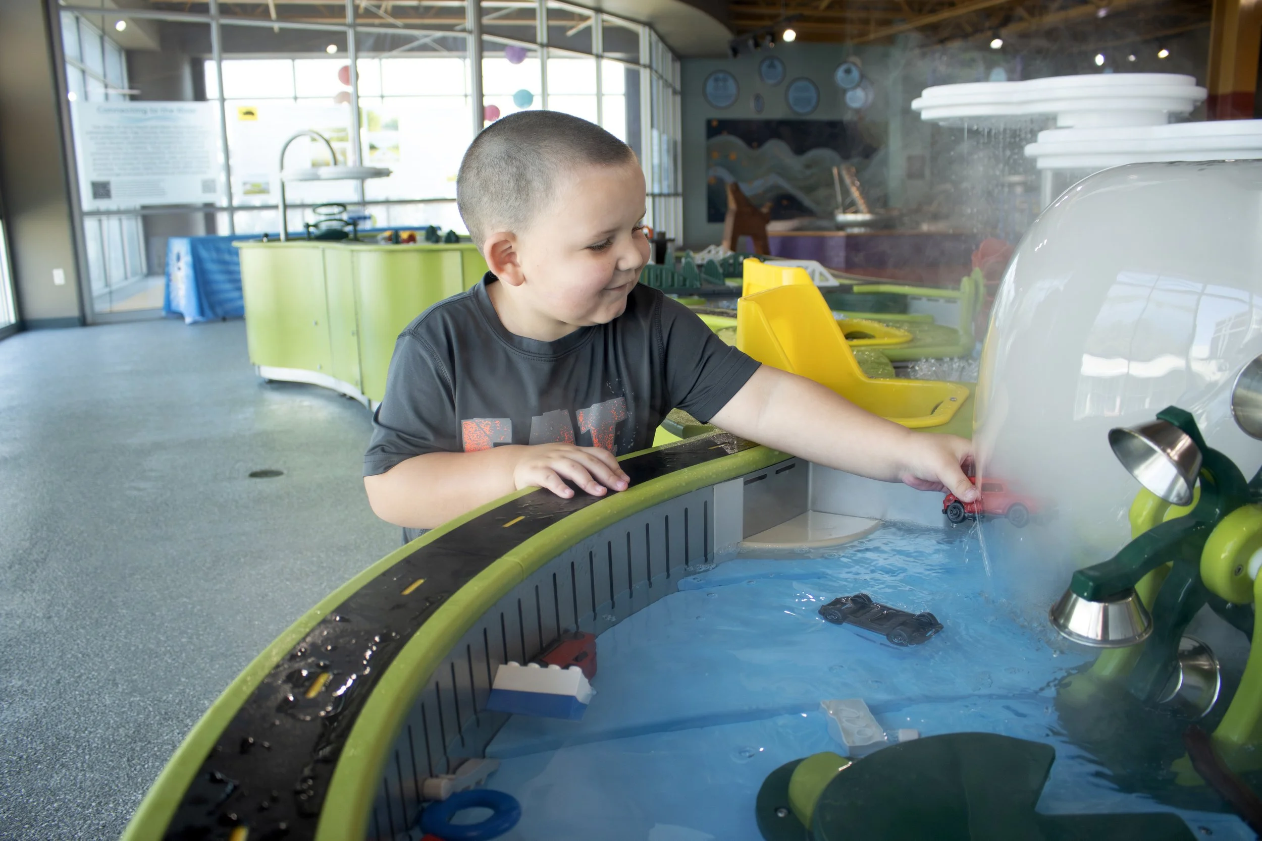 water mushroom fountain on water table.