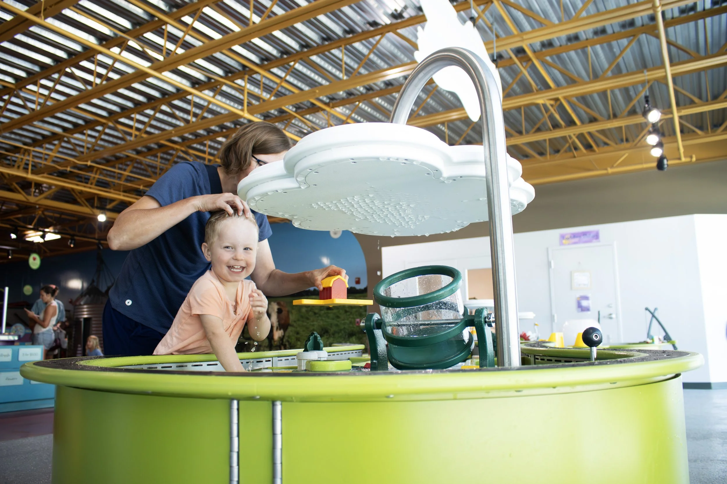 Child and parent playing at water table in Children's Musem.