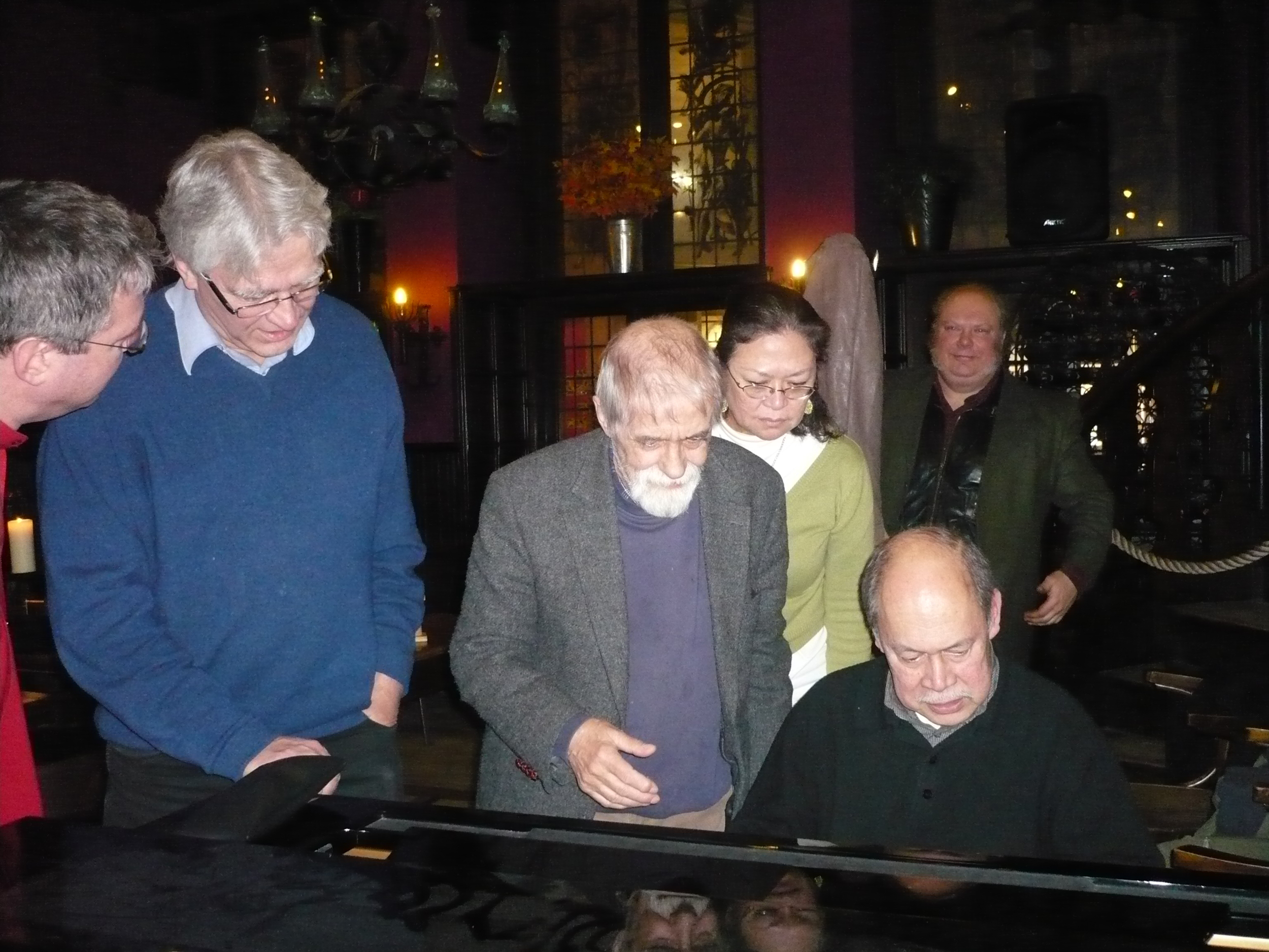 Menno Daams (tp), Frans Elsen - mijn belangrijkste leermeester - en Rob Agerbeek. Joy Misa (zang) en Sergei Shapko (bas) op de achtergrond.
