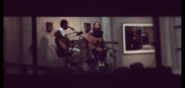 Paul Jerndal, Frida Sundemo and Kalle Lindvall performed the theme song "Sky" at the opening of Fotografiska Furillen. 