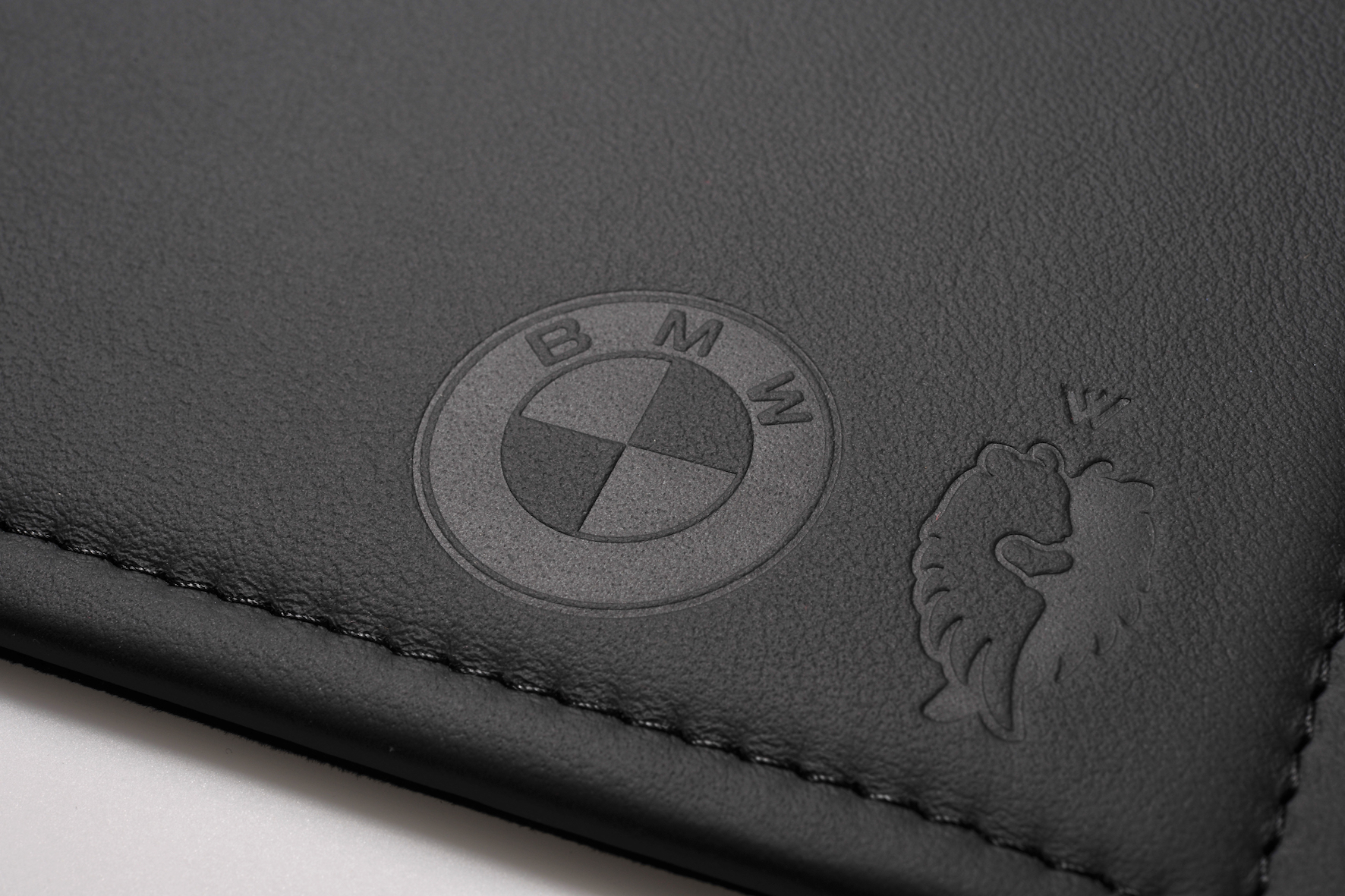 brandcraft_privatelabel_merchandise_weissenhaus_hotel_resort_spa_ostsee_leather_leather_leather_desk_mat_office_buero_monocle_bmw_designhotel_AJH_8915.JPG