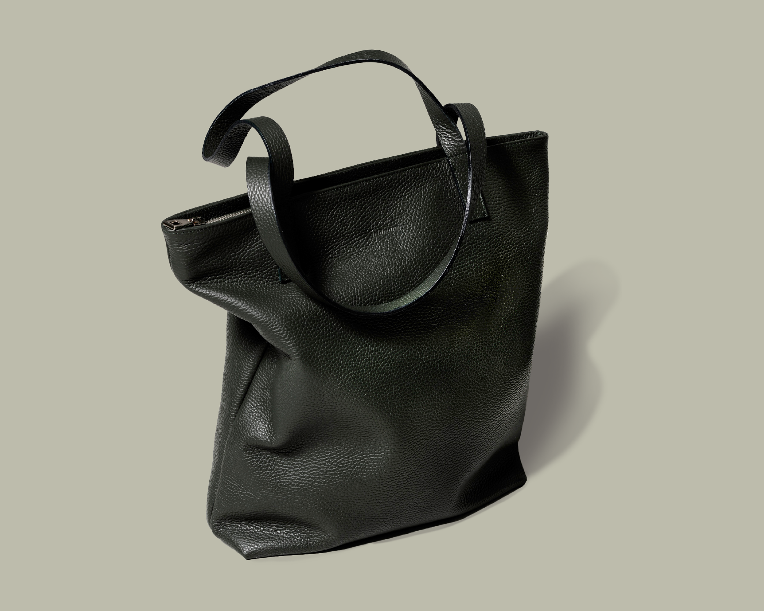 brandcraft_privatelabel_merchandise_agentur_lieferant_supplier_logo_prÑgung_stanzen_leder_kunstleder_pu_packaging_verpackung_leidmann_shopper_schultertasche_damentasche_handtasche_AJH_8295-1.png