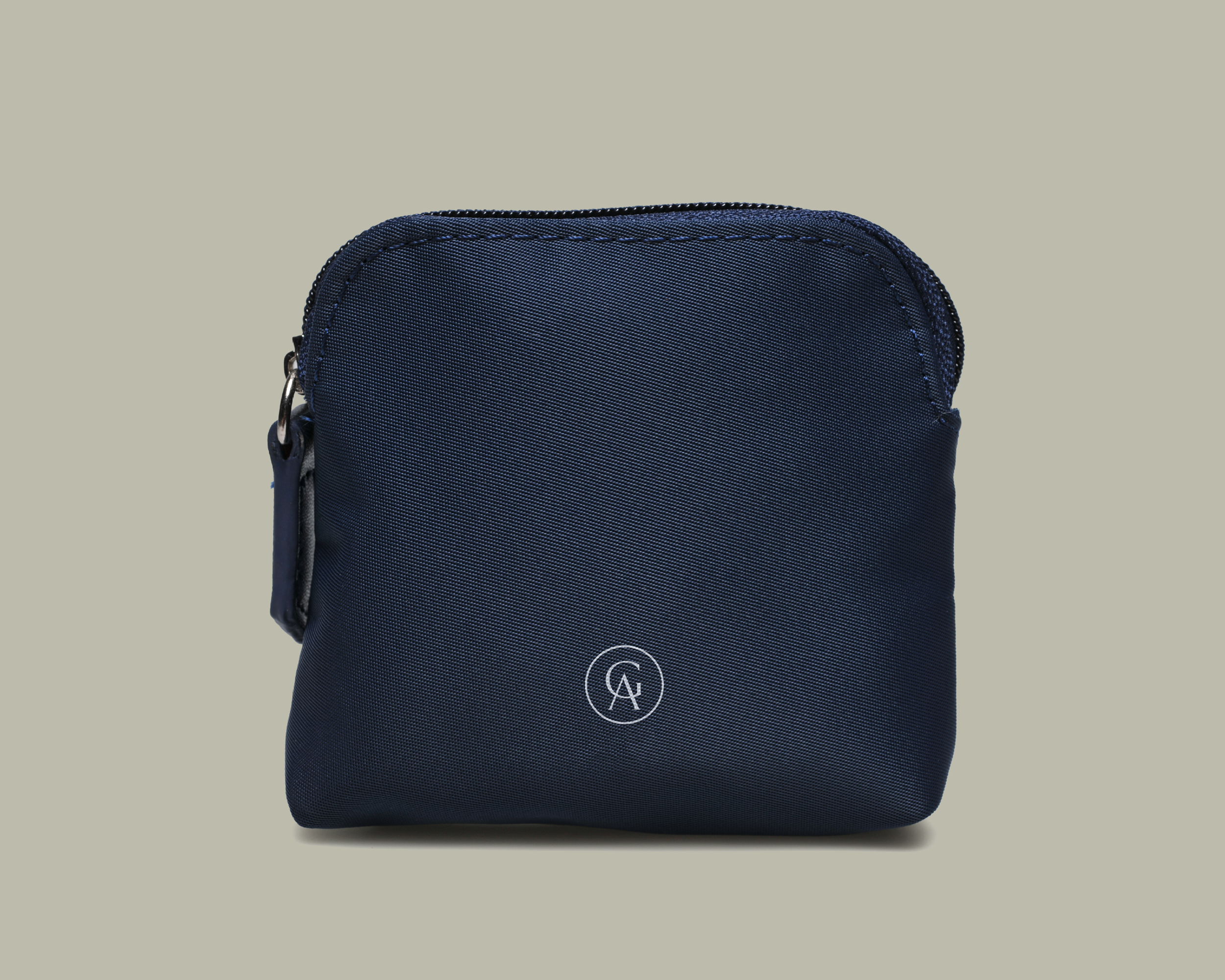 brandcraft_privatelabel_merchandise_nylon_jewelery_case_pouch_täschchen_schmuck_schatulle_vonarnim_graefin_packaging_verpackung_design_agentur_debossing_print_embossing_label_AJH_3692x.png