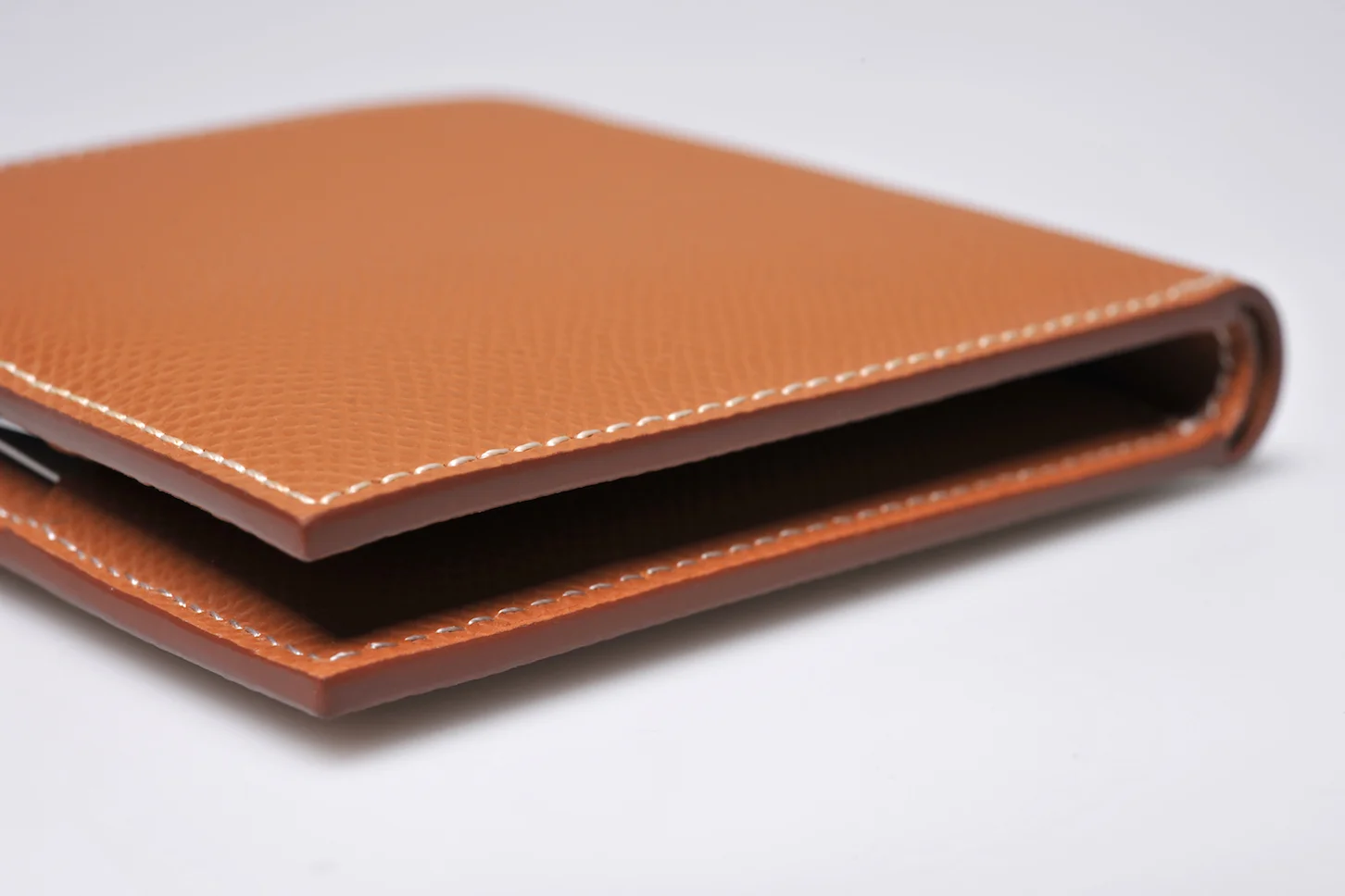 brandcraft_privatelabel_merchandise_agency_supplier_logo_emboss_die_punch_leather_artificial_leather_pu_packaging_packaging_premium_unique_individuell_wallet_geldboerse_portmonaie_cardmap_AJH_7026x.jpg