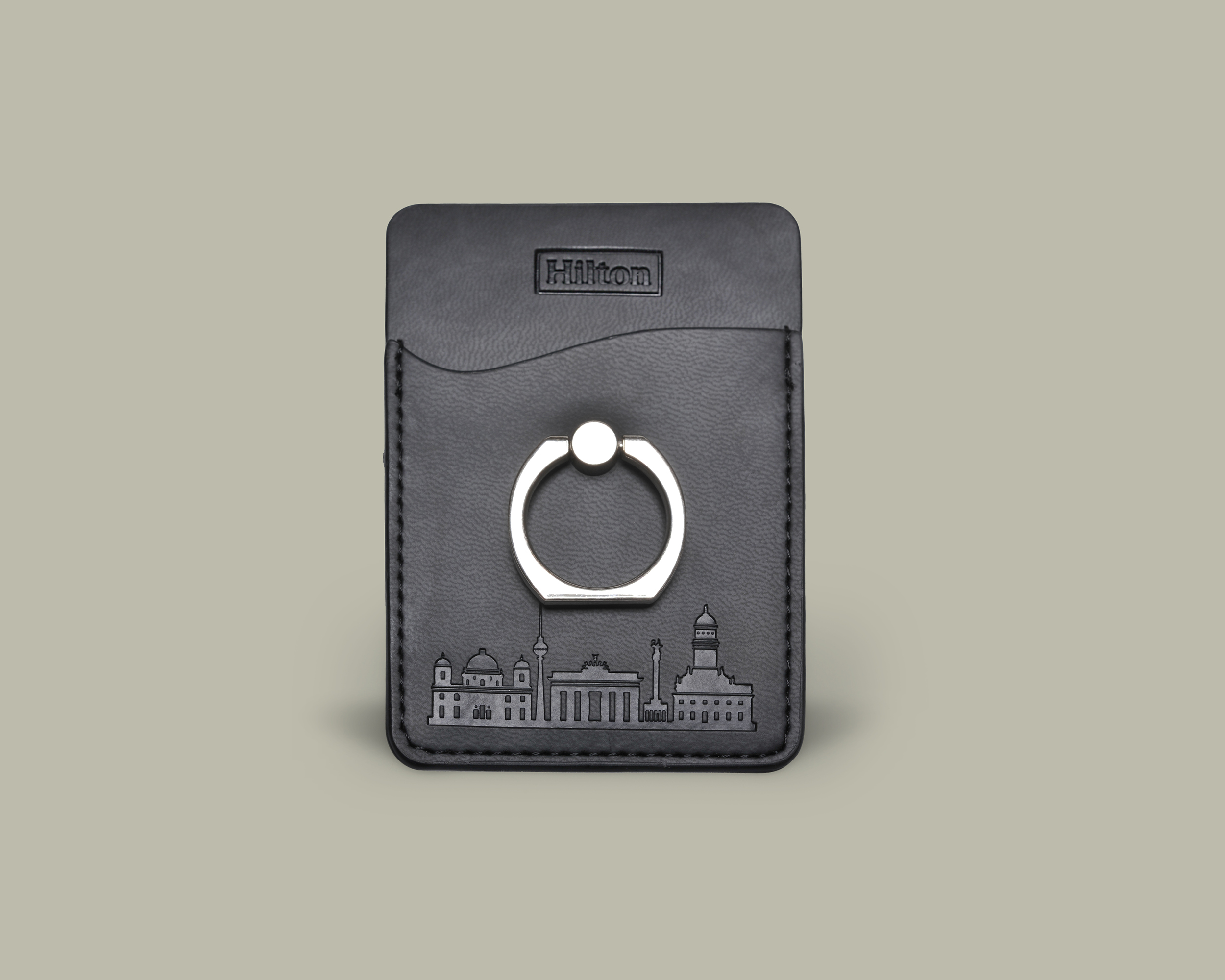 brandcraft_privatelabel_merchandise_agency_supplier_logo_emboss_die_punch_leather_artificial_leather_pu_packaging_packaging_premium_unique_individuell_hilton_domhotel_berlin_handy_sticker_ring_smartphone_AJH_7011x.png