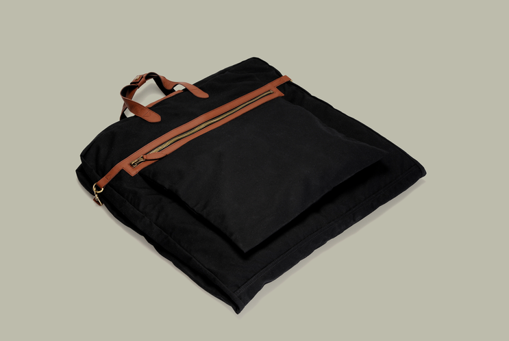 brandcraft_privatelabel_merchandise_agency_supplier_logo_emboss_punch_leather_artificial_leather_pu_packaging_packaging_premium_unique_individuell_bmw_individual_suitcarrier_garment_bag_suit_weekender_AJH4360 2.png