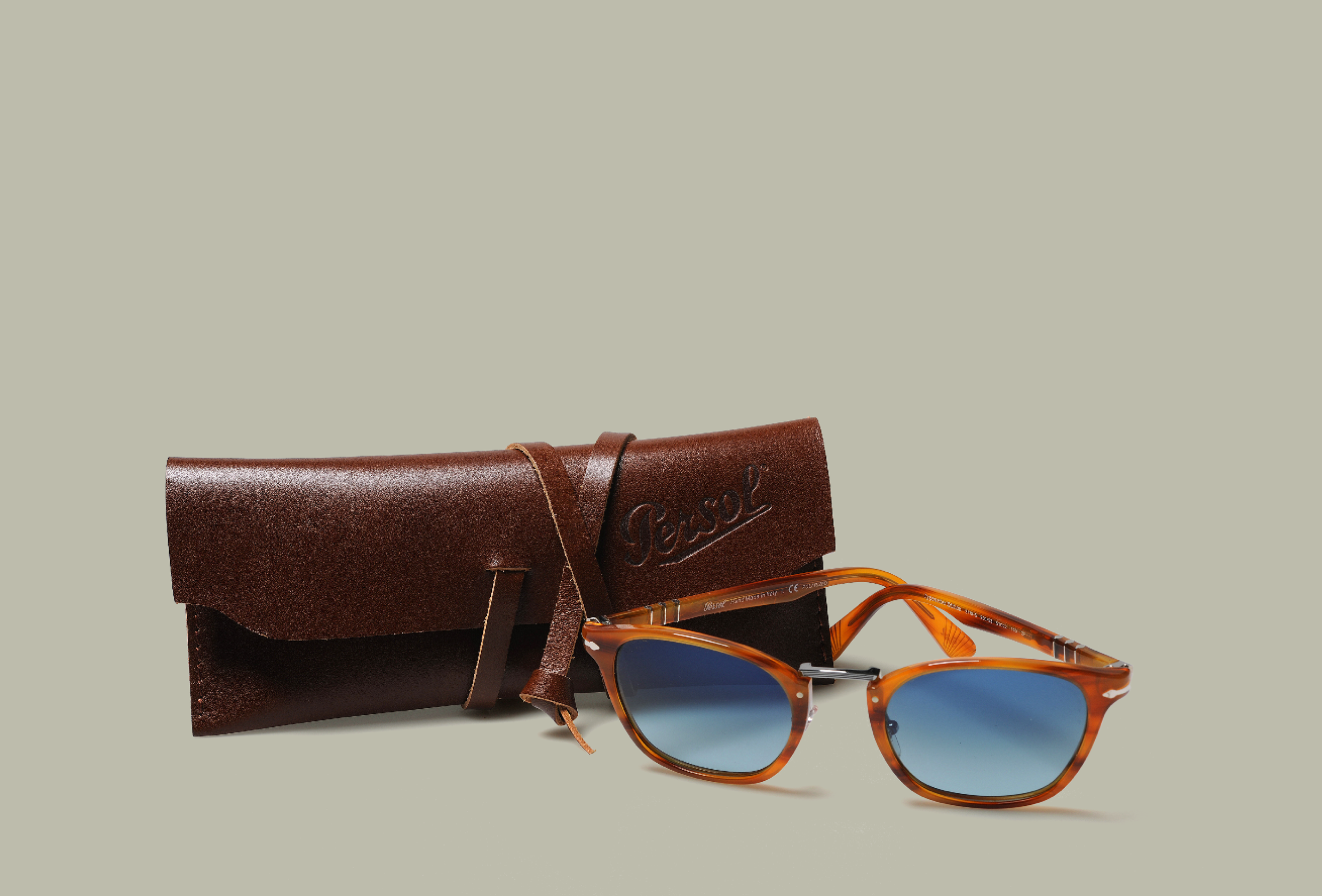 brandcraft_privatelabel_merchandise_persol_etui_glasses_sunglass_case_leather_veggytanned_italy_leather_stevemcqueen_AJH_5522 2.png