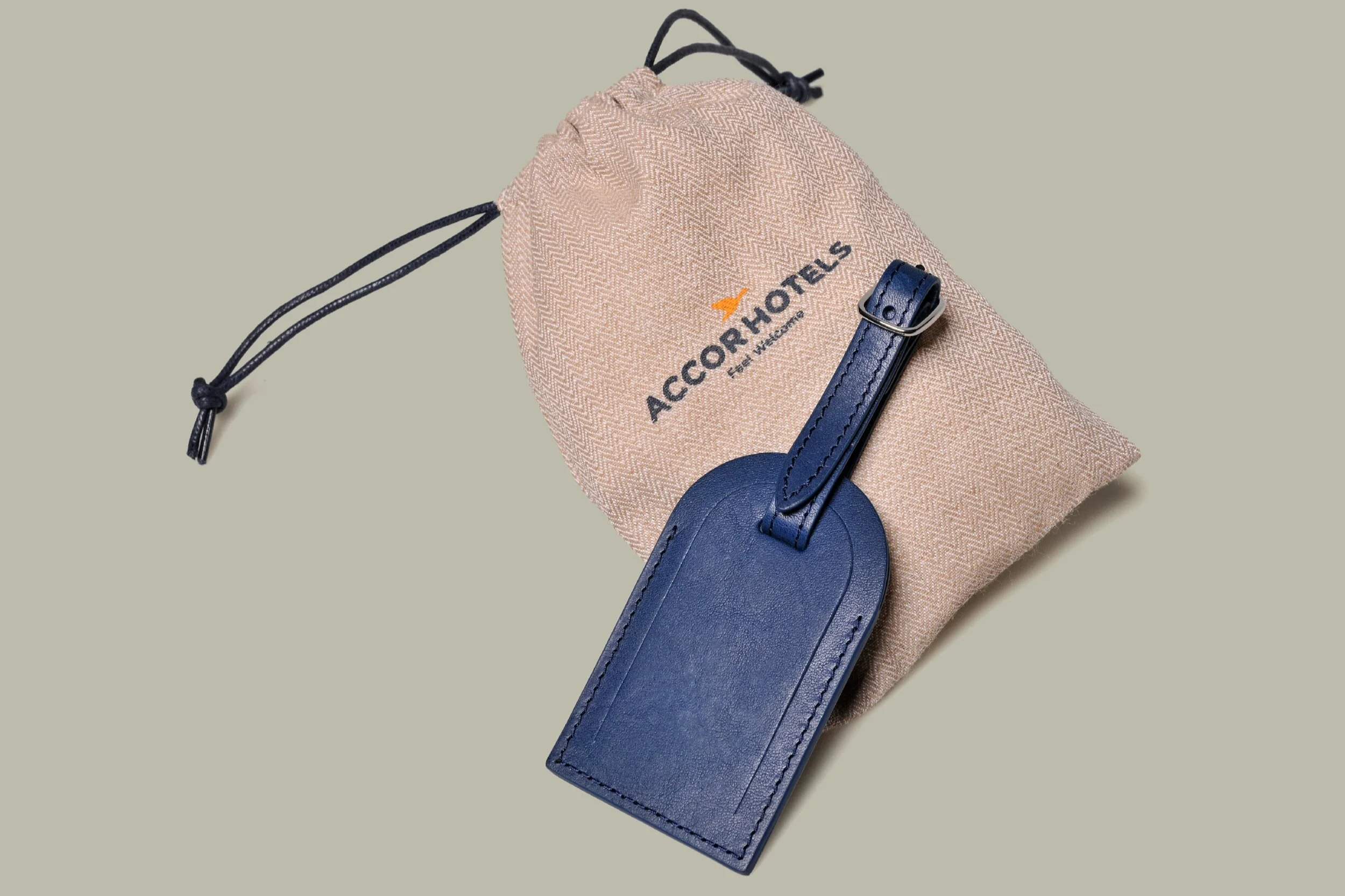 brandcraft_privatelabel_merchandise_leather_leather_leather_accor_accorhotel_hotel_designhotel_luggage_tag_suitcase_attachment_lobby_embossing_debossing_AJH_1949x.png