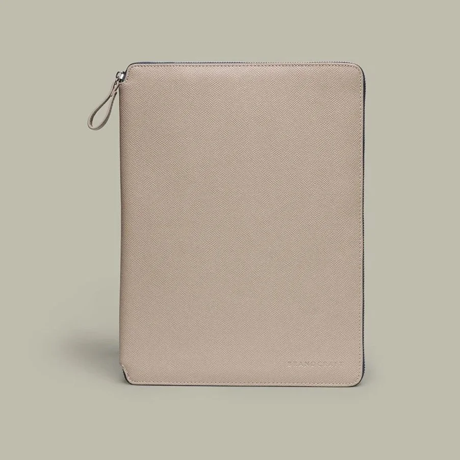 brandcraft_dokumentenmappe_etui_document_map_ipad_mappe_ringbuch_laptop_computer_unterlagen_leder_kunstleder_leather_patch_organic_eco_merchandise_werbemittel_promotional_recycle_sustainable_AJH_0418-green.jpg