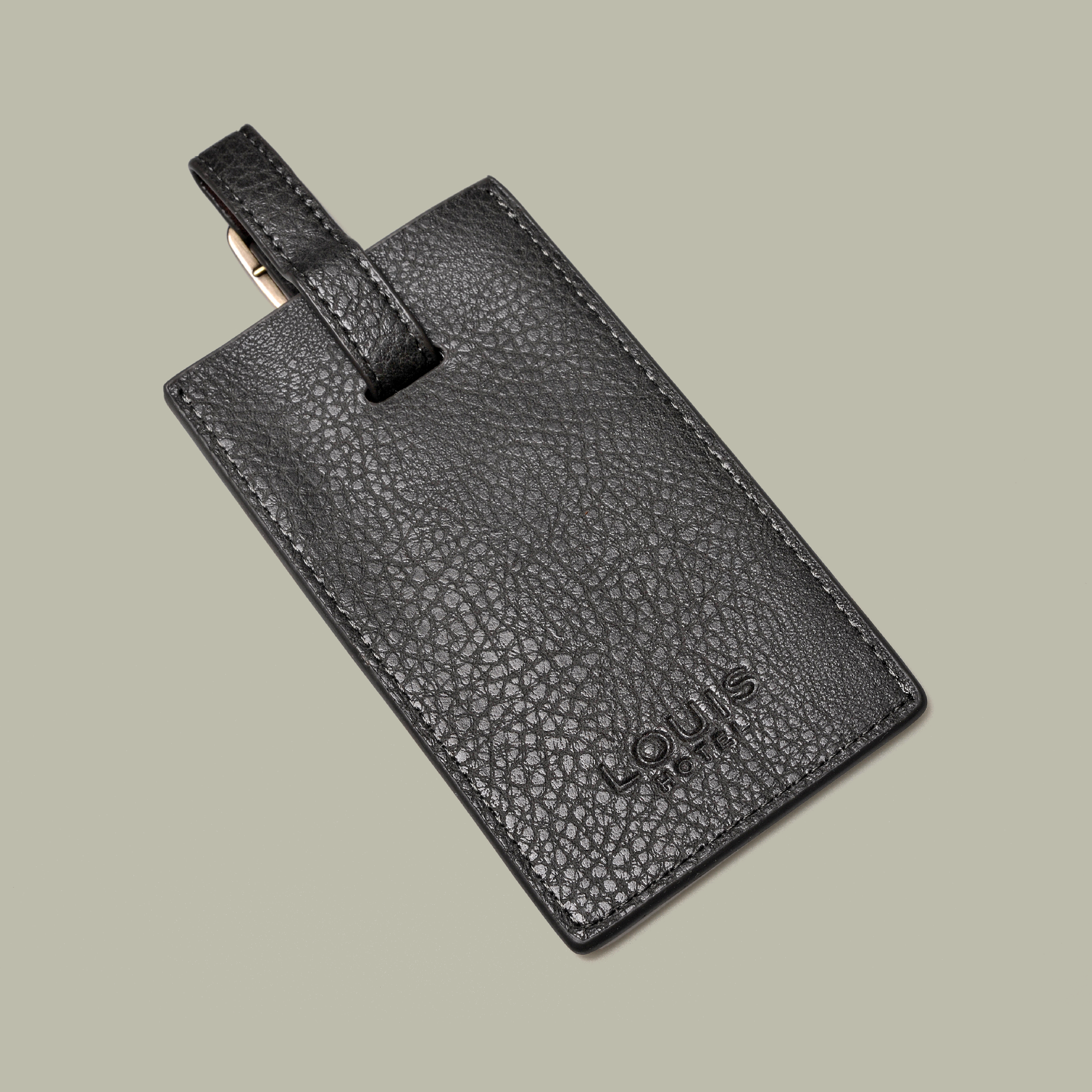brandcraft_privatelabel_merchandise_luggagetag_koffernanh%C3%91nger_louis_hotel_designhotel_pu_leder_leather_AJH_8244x.png
