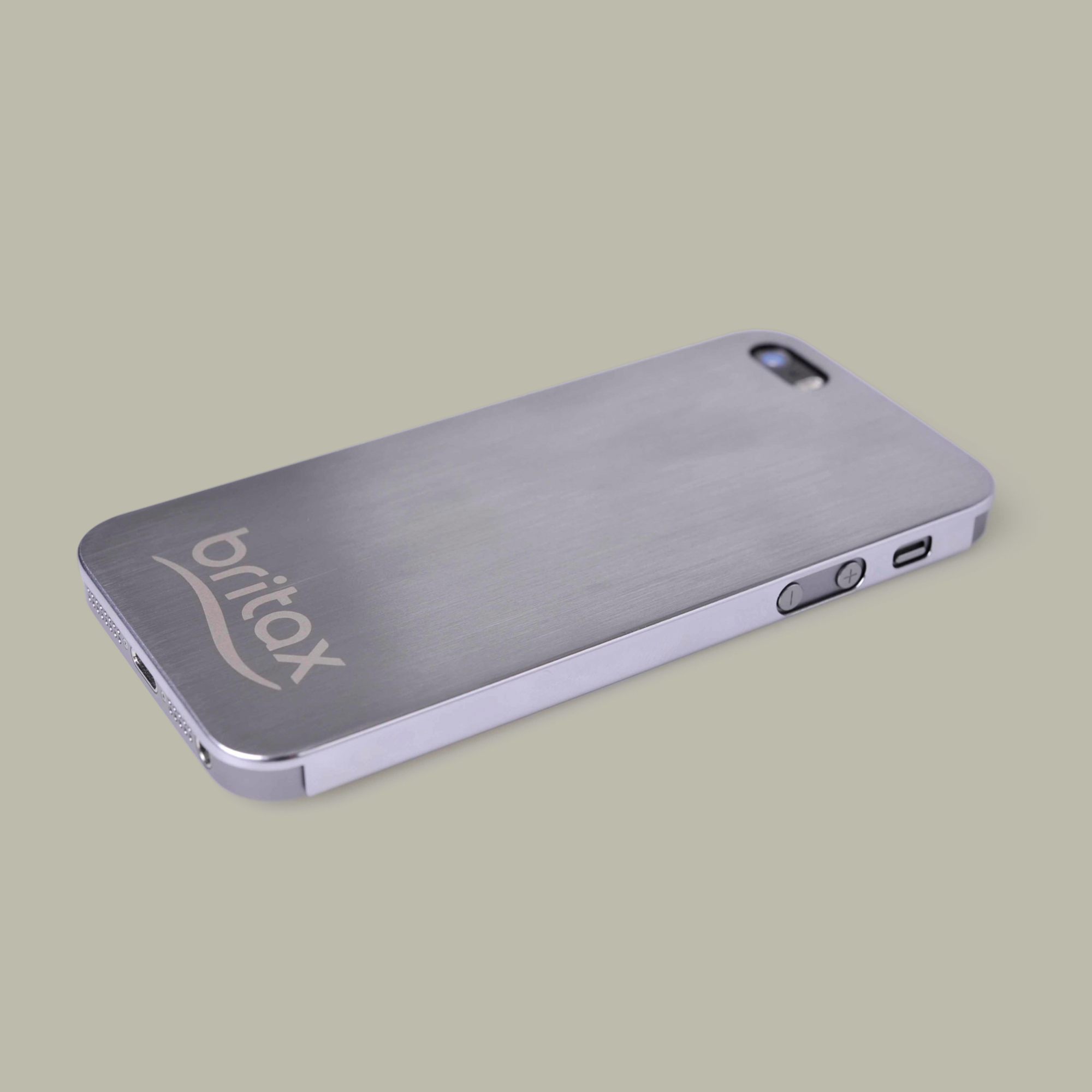 brandcraft_privatelabel_merchandise_agentur_lieferant_supplier_logo_pr%C3%91gung_stanzen_leder_kunstleder_pu_packaging_verpackung_britax_handycase_h%C3%85lle_cover_iphone_samsung_alu_brushed_geb%C3%85rstet.png
