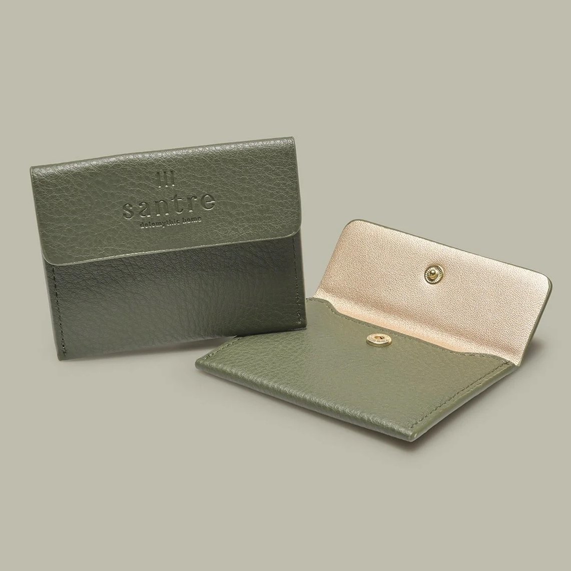 brandcraft+santre+s%C3%BCdtirol+hotel+hospitality+wallet+portemonaie+map+mappe+pr%C3%A4gung+vipgift+kundengeschenk+pr%C3%A4gung+nachhaltig+upcycling+leder+kunstleder+vegan+werbeartikel+promotional+goods+shopify+individuell+luxus+luxury+premium+AJH_7627_green.jpg