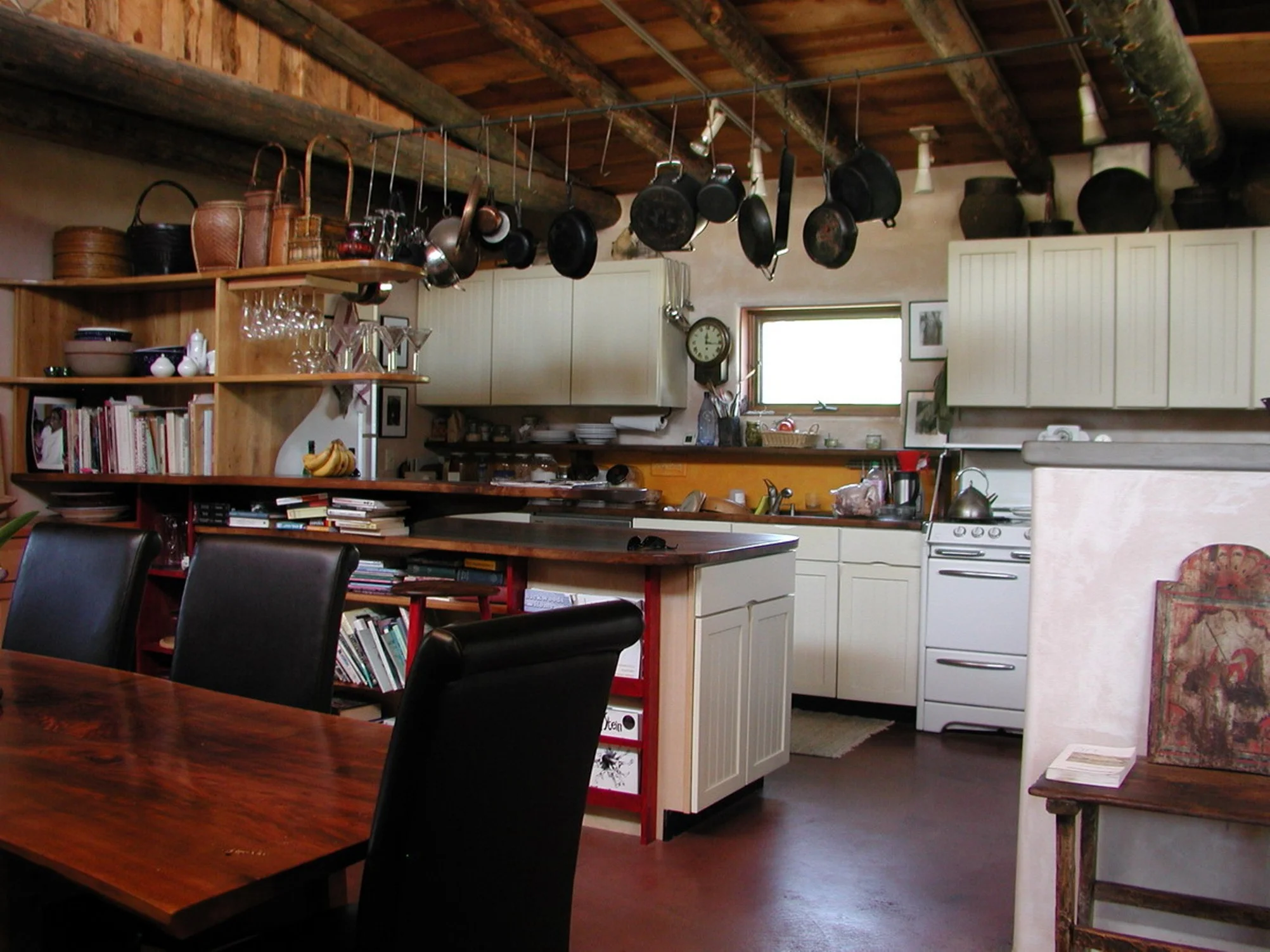 10AvKitchen.jpg