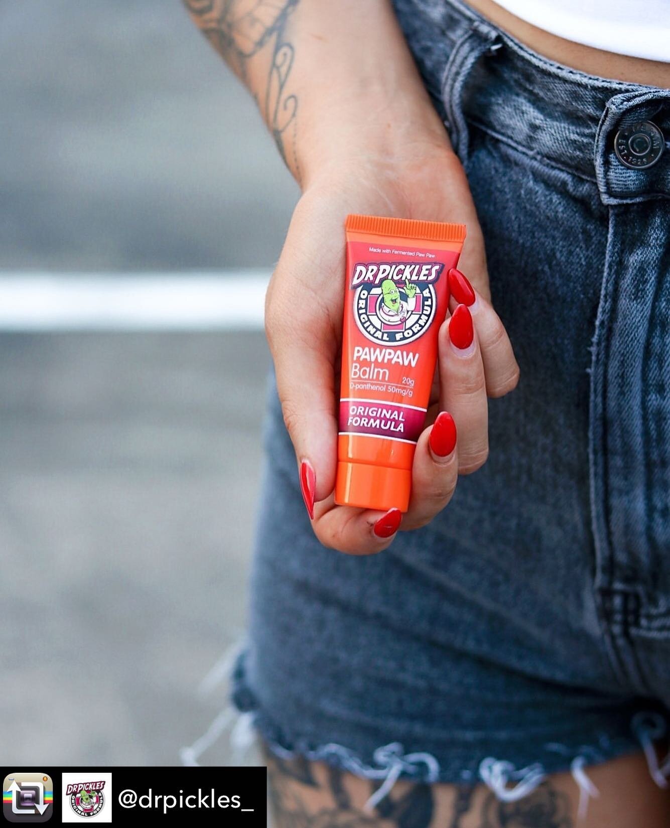 We get asked often what the difference between our Original Tattoo Balm (green tube) and our Original Paw Paw Balm (orange tube) is, and the difference is all in the beeswax!⁠
⁠
Our Paw Paw Balm is the same formula as our Original Tattoo Balm, howeve