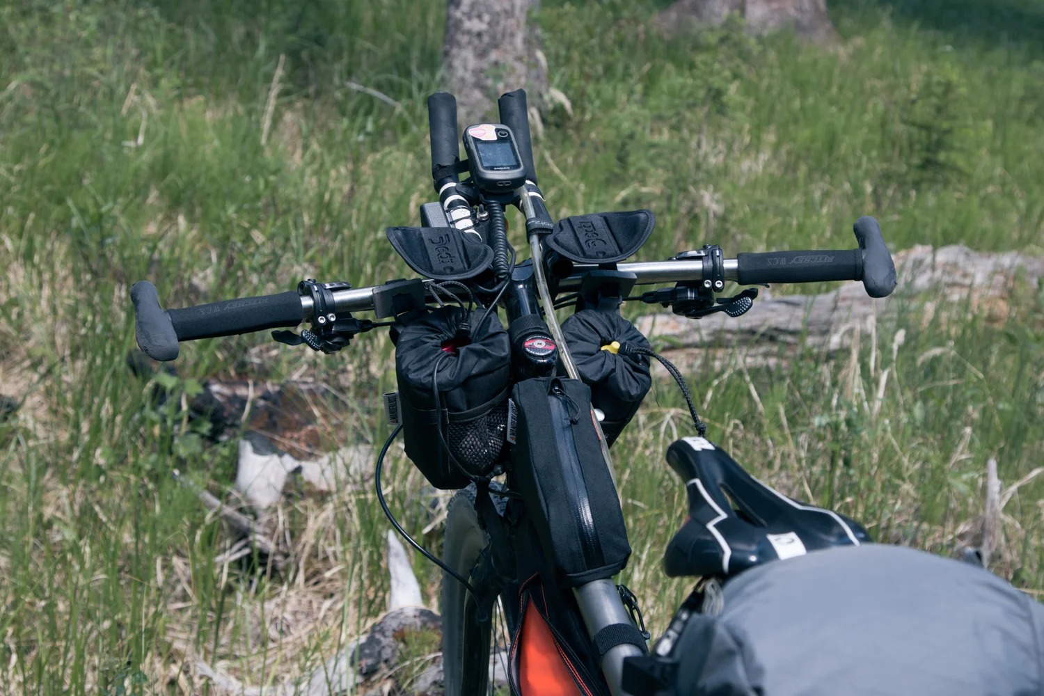 Seb Dunne's ultralight Tour Divide cockpit Bag set-up #teamchumbausa