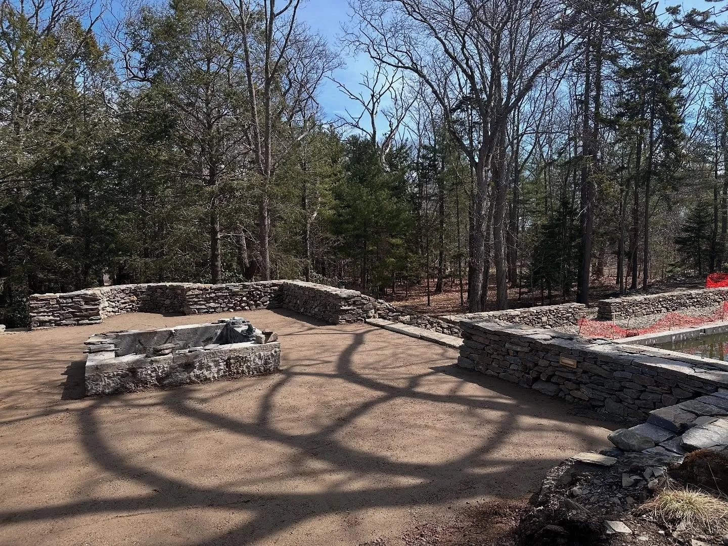 It&rsquo;s starting to look like something over here! We wrapped up all the walls we can do until the pool houses are done and are just waiting on the flagging from @capeanngranite coming soon. #mainestonescapes #drystone #walling #localstone #capeel