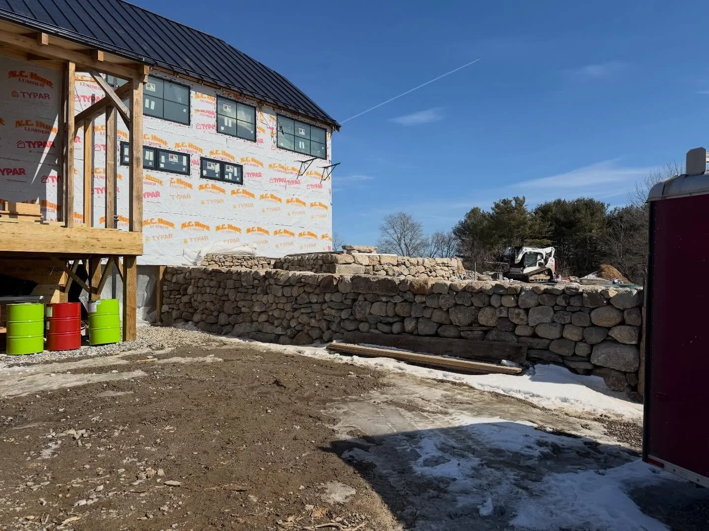 I told myself I was going to make an effort to post more. Here is the farmers wall we did at @broadarrowfarm this winter using stone from the farm. @cdladesign #drystone #walling #justthecrew #ididntevenworkonthese