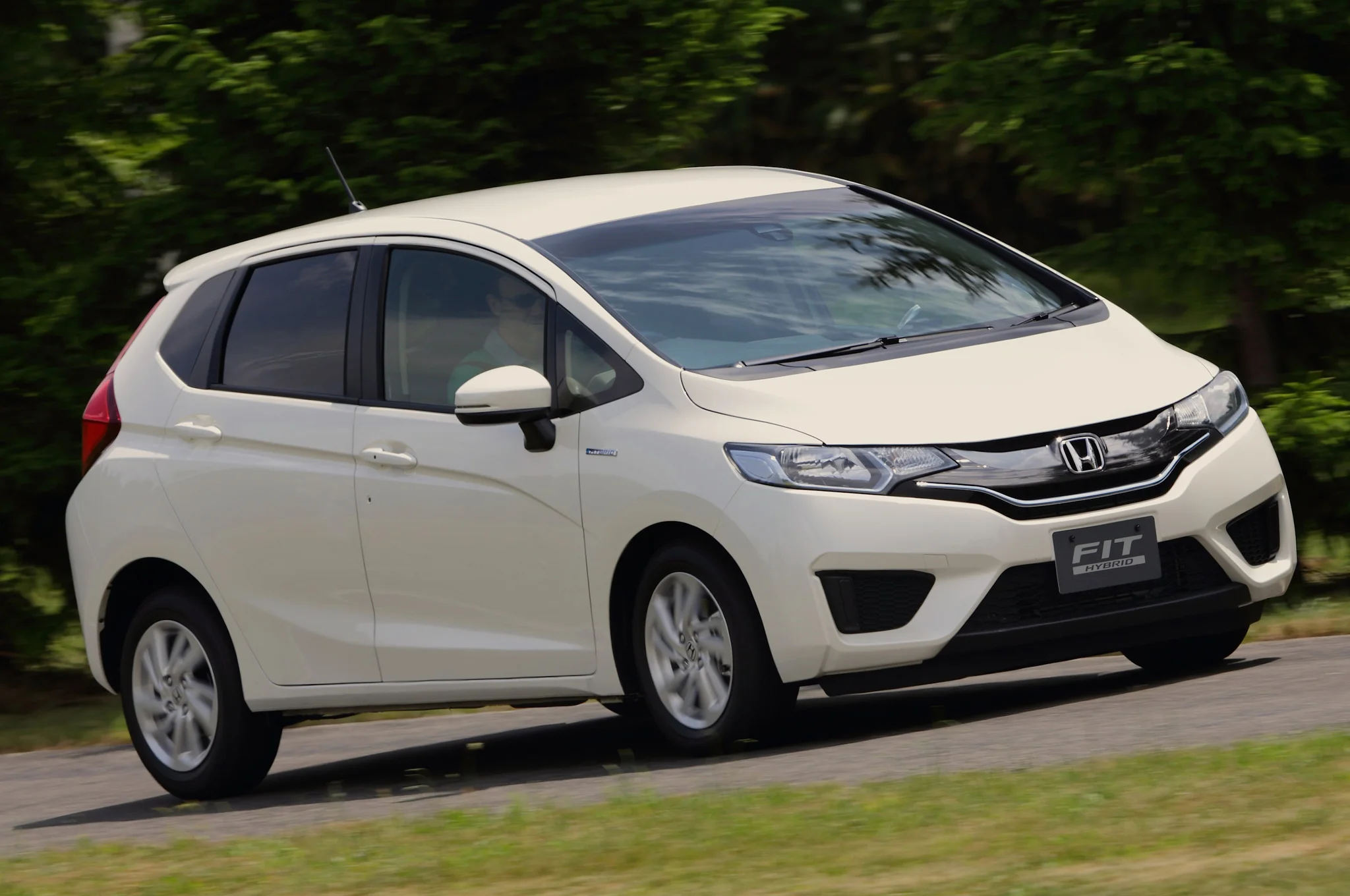 2014-Honda-Fit-Hybrid-front-view-in-white.jpg