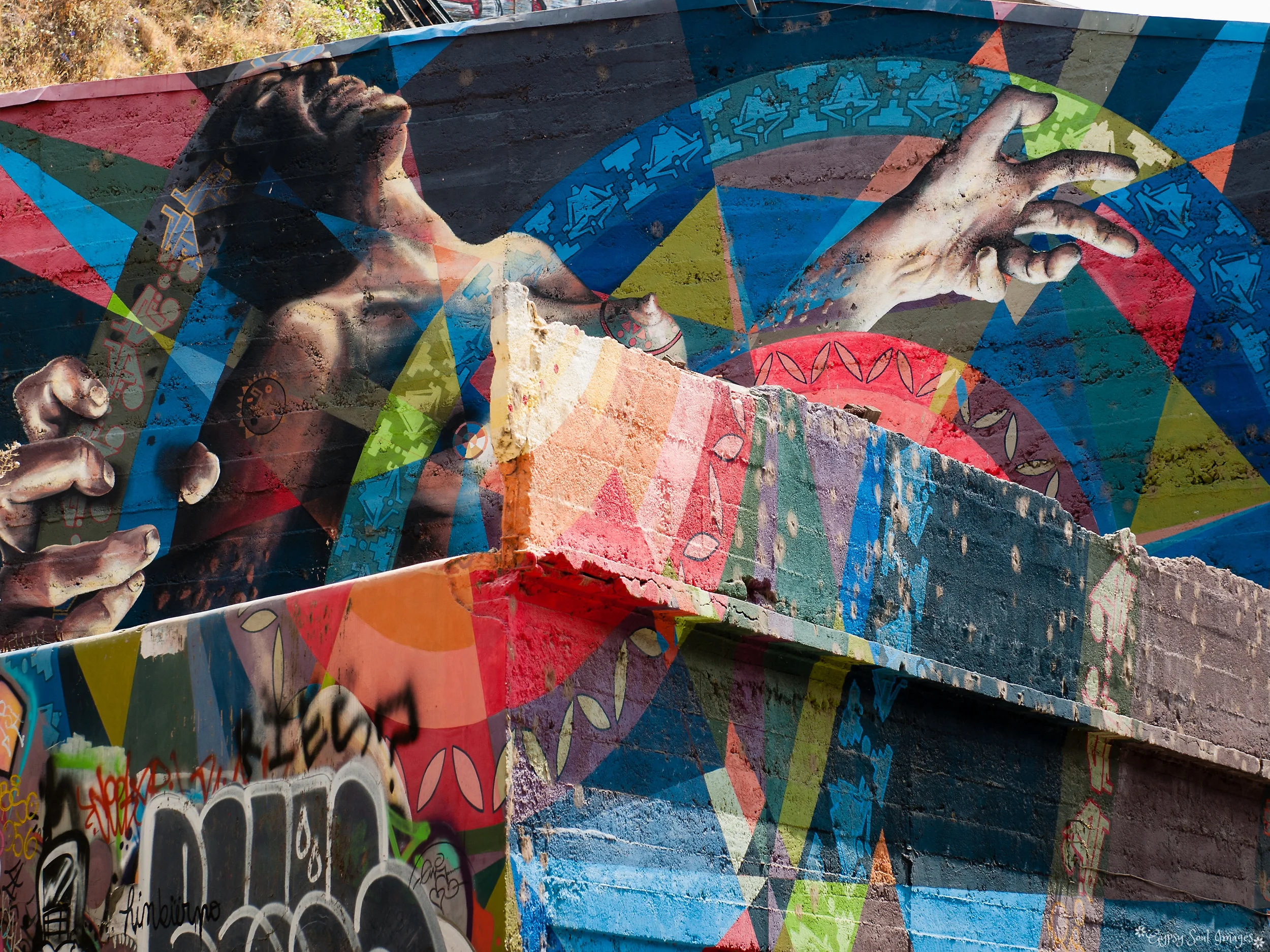 'Light Life in Gravity' - Valparaíso, Chile