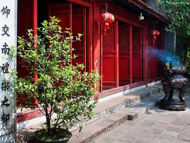QuΓ‘n ThΓ‘nh Temple - Hanoi, Vietnam
The Taoist Temple of QuΓ‘n ThΓ‘nh sits with quiet reverence on the shores of HoΓ n KiαΊΏm Lake, in the heart of the crazy city of Hanoi. β€οΈ #gypsysoulimages