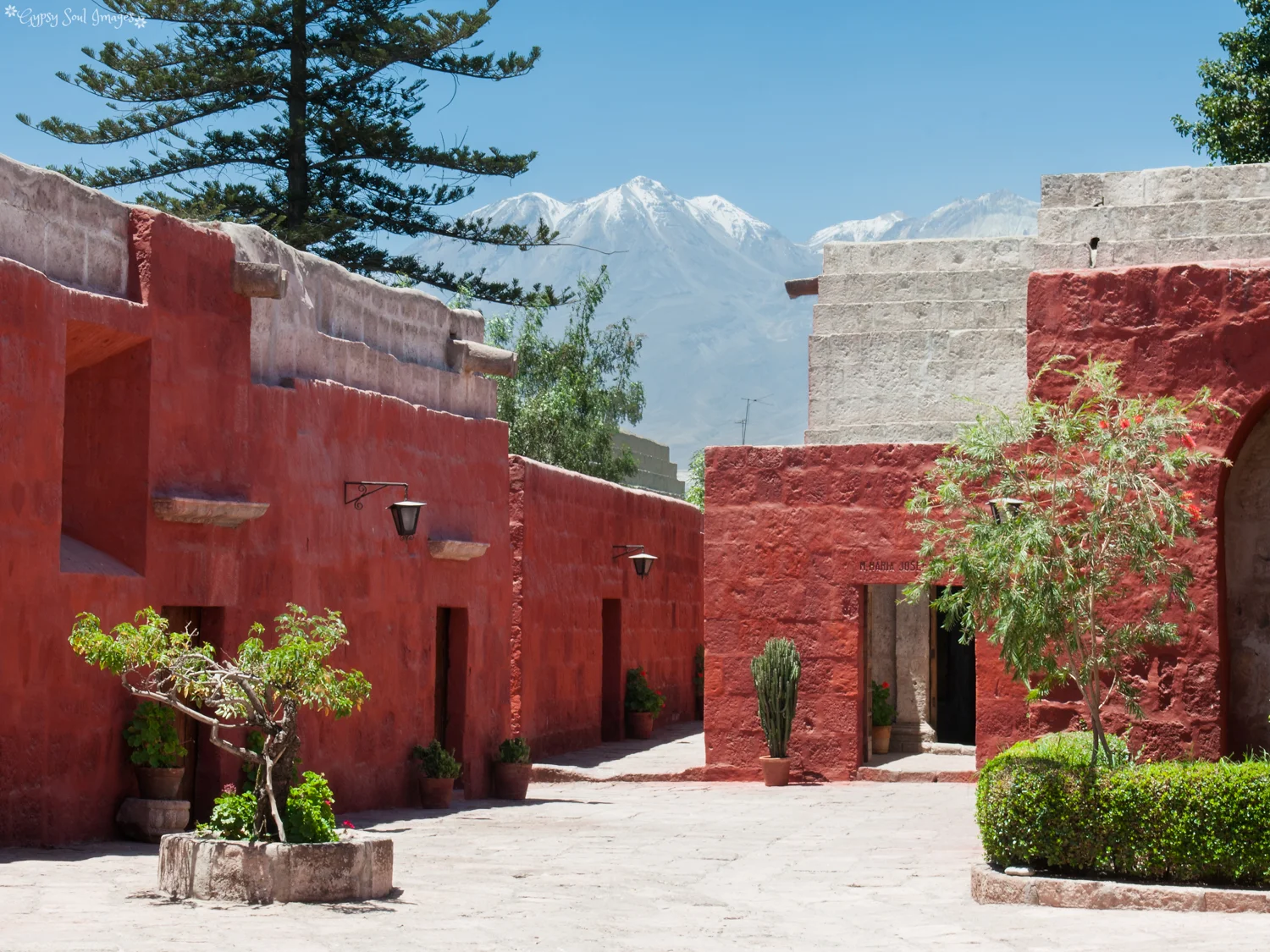 Santa Catalina Monastry & El Misti Mountain - Arequipa, Peru