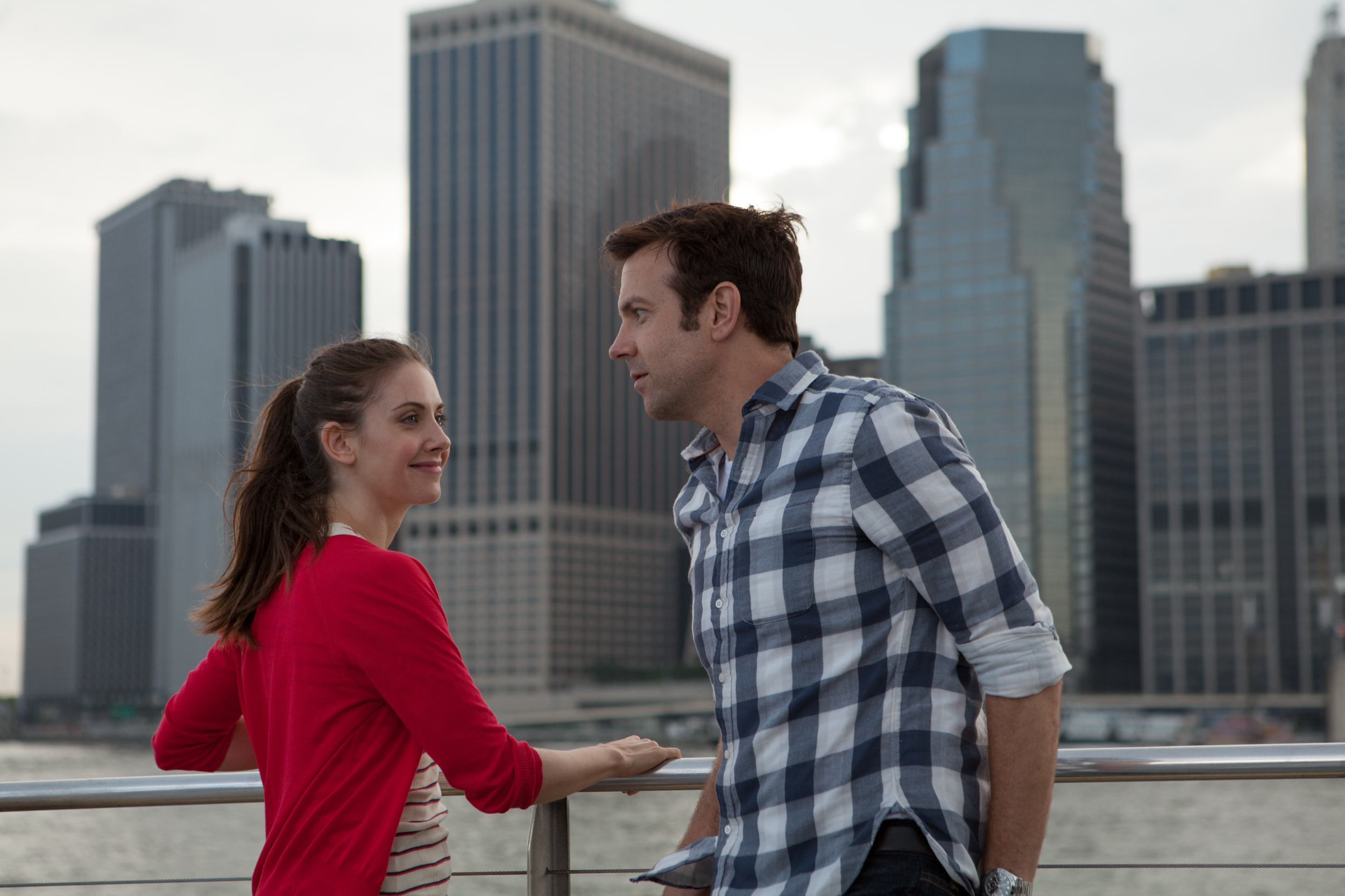   Lainey (Alison Brie) and Jake (Jason Sudeikis) in Leslye Hedlund’s film SLEEPING WITH OTHER PEOPLE  