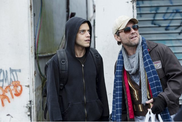  Still of Christian Slater and Rami Malek in Mr. Robot (2015) 