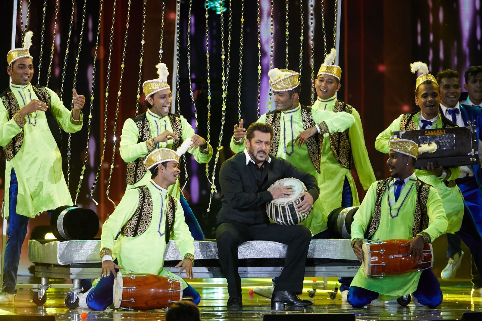 Salman Khan's finale performance at IIFA 2017.jpg