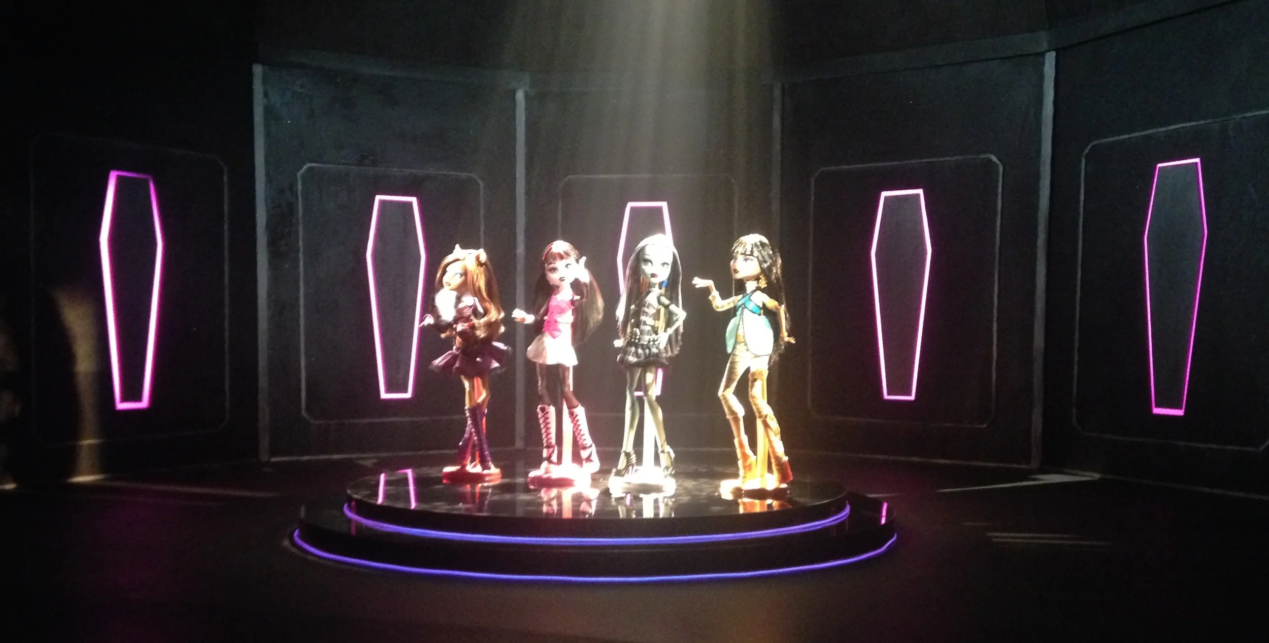 Ever After High - "Clawsmopolitan" - STILL PHOTO