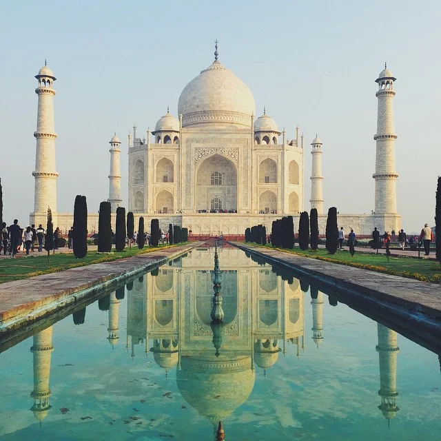 Went to the Taj Mahal at Sunrise on our last day in India. It was absolutely spectacular and its beauty blew us away! ✨💕👌☺️ #milkstripes #india #tajmahal #blogger #sunrise #styleblogger #lifestyleblog #fashionblogger #fashionblog #travelblog #trave