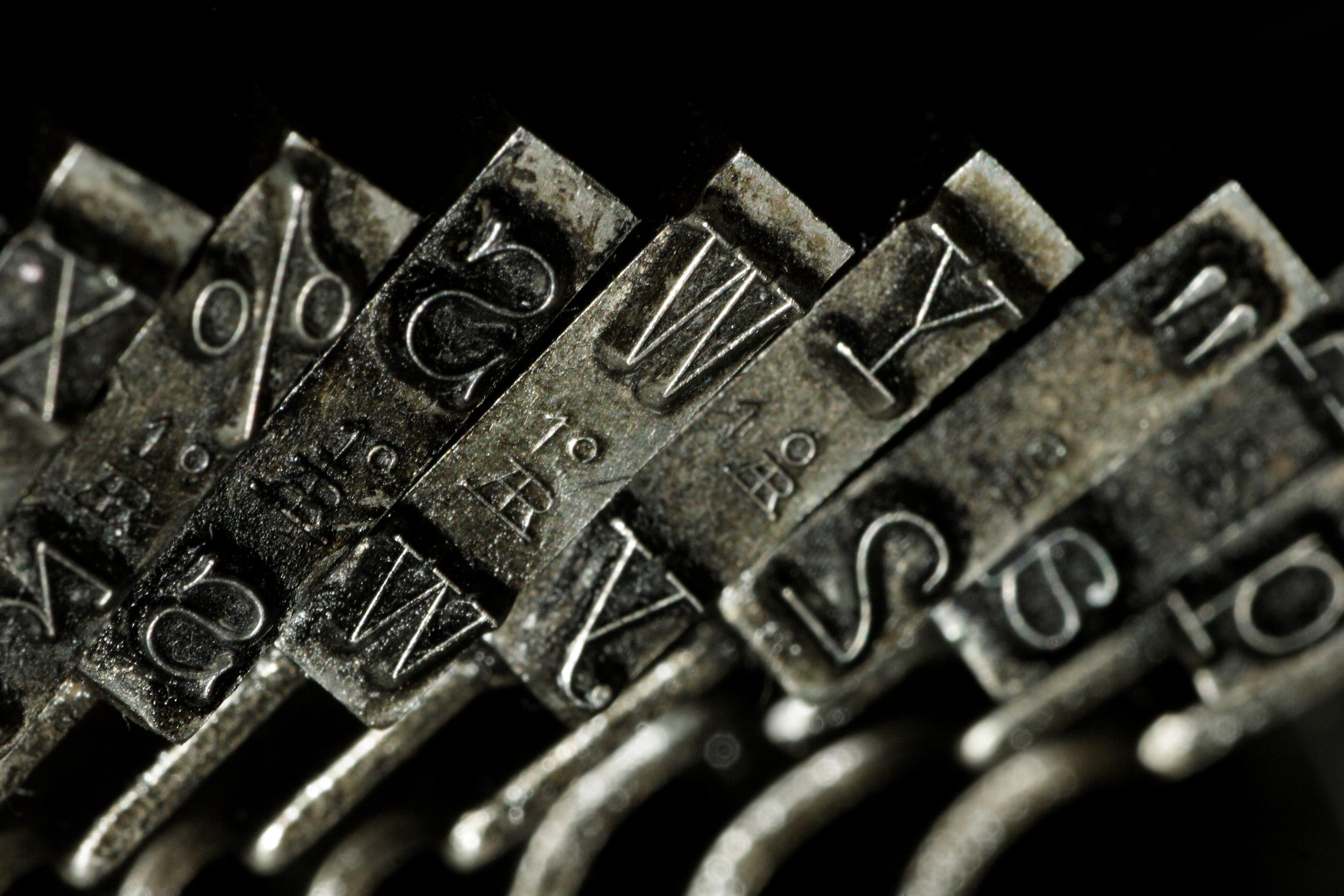 FeaturePics-Old-Typewriter-Photos234423-226441.jpg